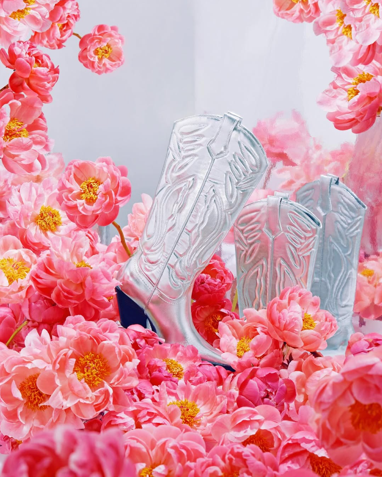 Styled Shoot for MFS. Photography: Estudio Seiva.  Florals: Anila Flowers. Art Director: Manuel Godoy Pareja