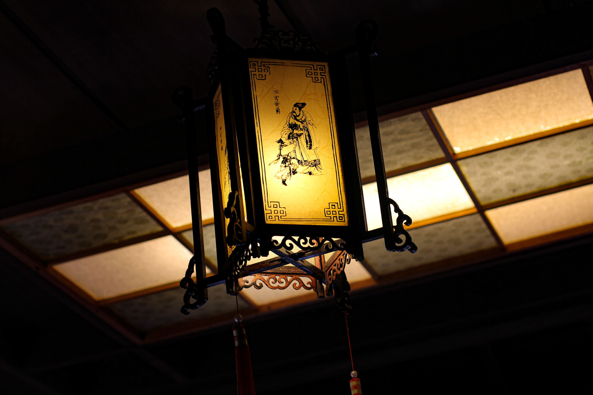 Temple Lantern - Tokyo, Japan