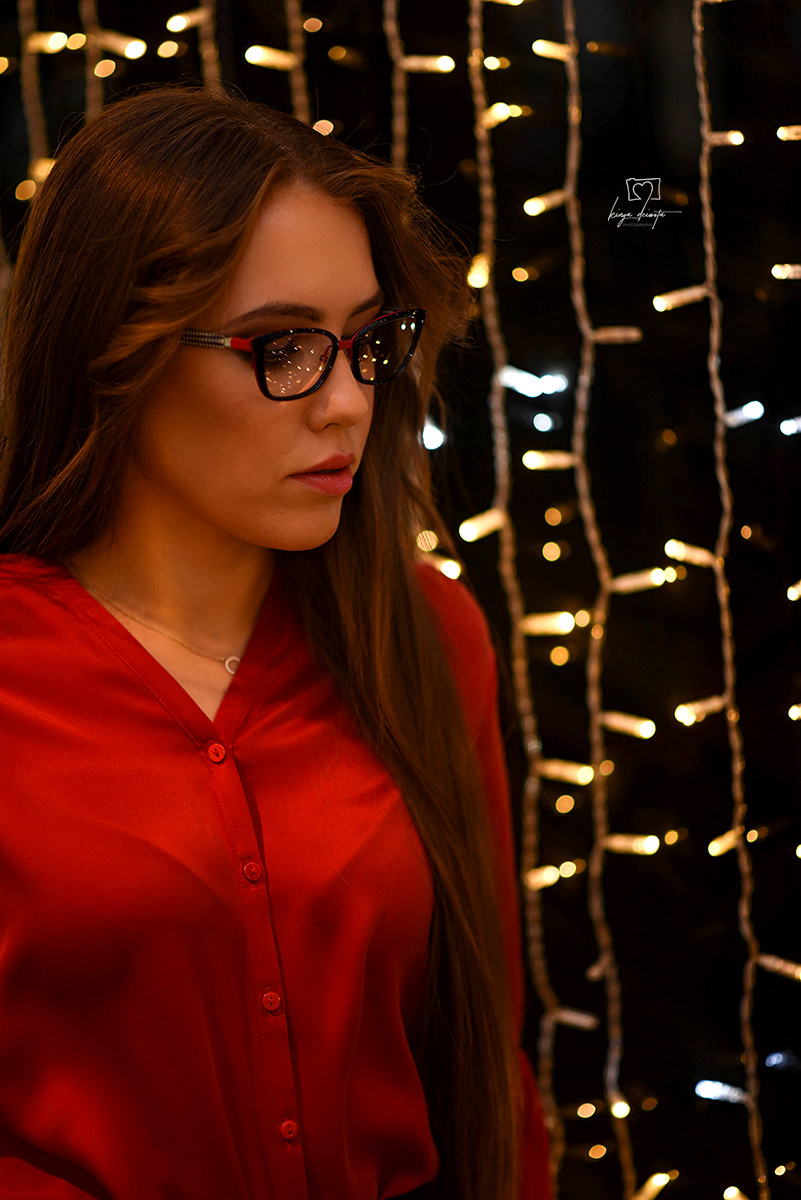 Modelka: Joanna Majda Photography MUA: Katarzyna Helena Prokopyszyn Fot. Kinga Dziwota Odzież: GERRY WEBER Okulary: Optyk Kierszniowski Stylizacja: Style Barbara Szymaniuk Miejsce: Focus Mall Zielona Góra