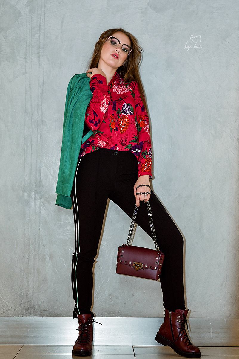 Modelka: Joanna Majda Photography MUA: Katarzyna Helena Prokopyszyn Fot. Kinga Dziwota Odzież: GERRY WEBER Okulary: Optyk Kierszniowski Stylizacja: Style Barbara Szymaniuk Miejsce: Focus Mall Zielona Góra