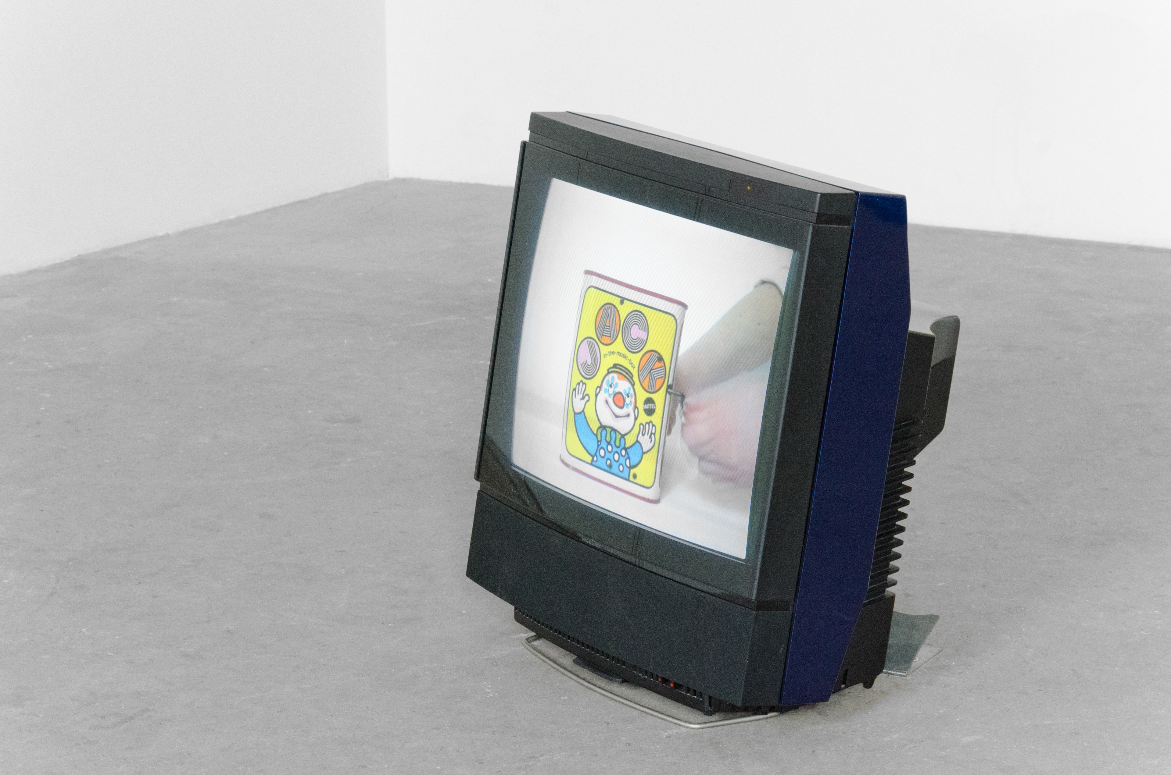 Pop; Daniel Townend, 2013; Digital film; 00:00:12 [looped]