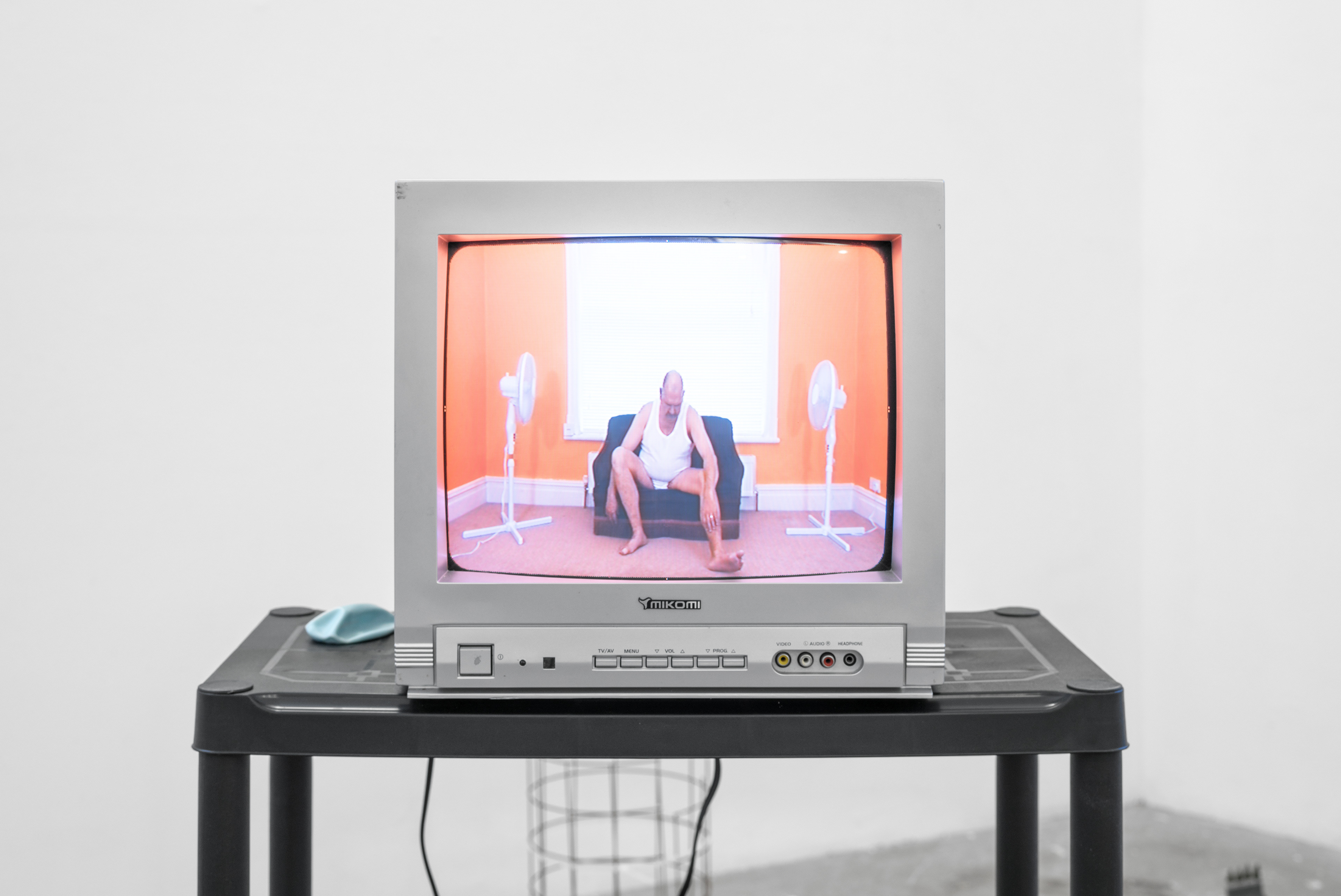 The king dies; Sam Keelan, 2015; video installation; dimensions variable