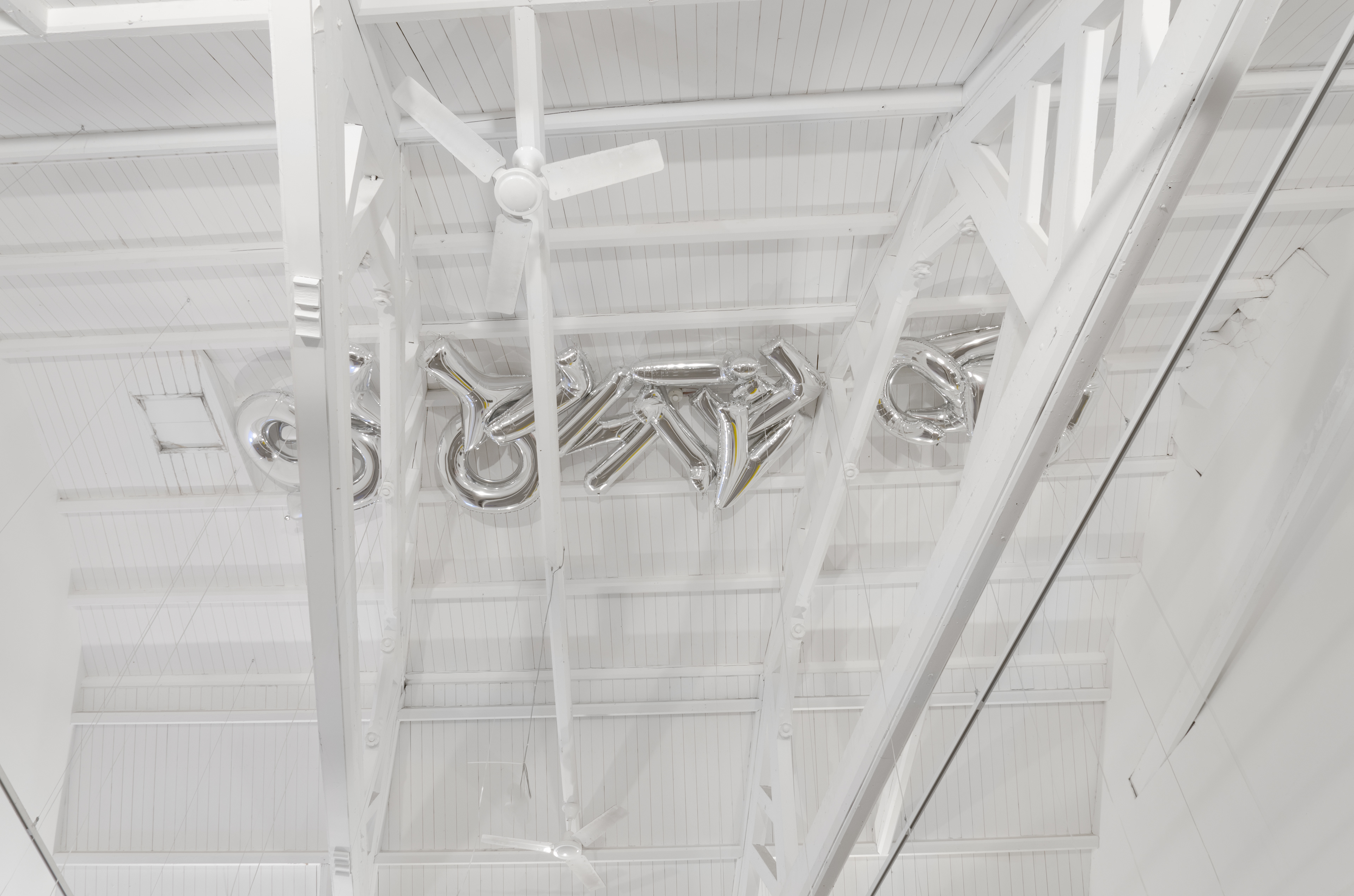 YOU ONLY LIVE ONCE Iron Claw Style; 2013; Balloons; Dimensions variable