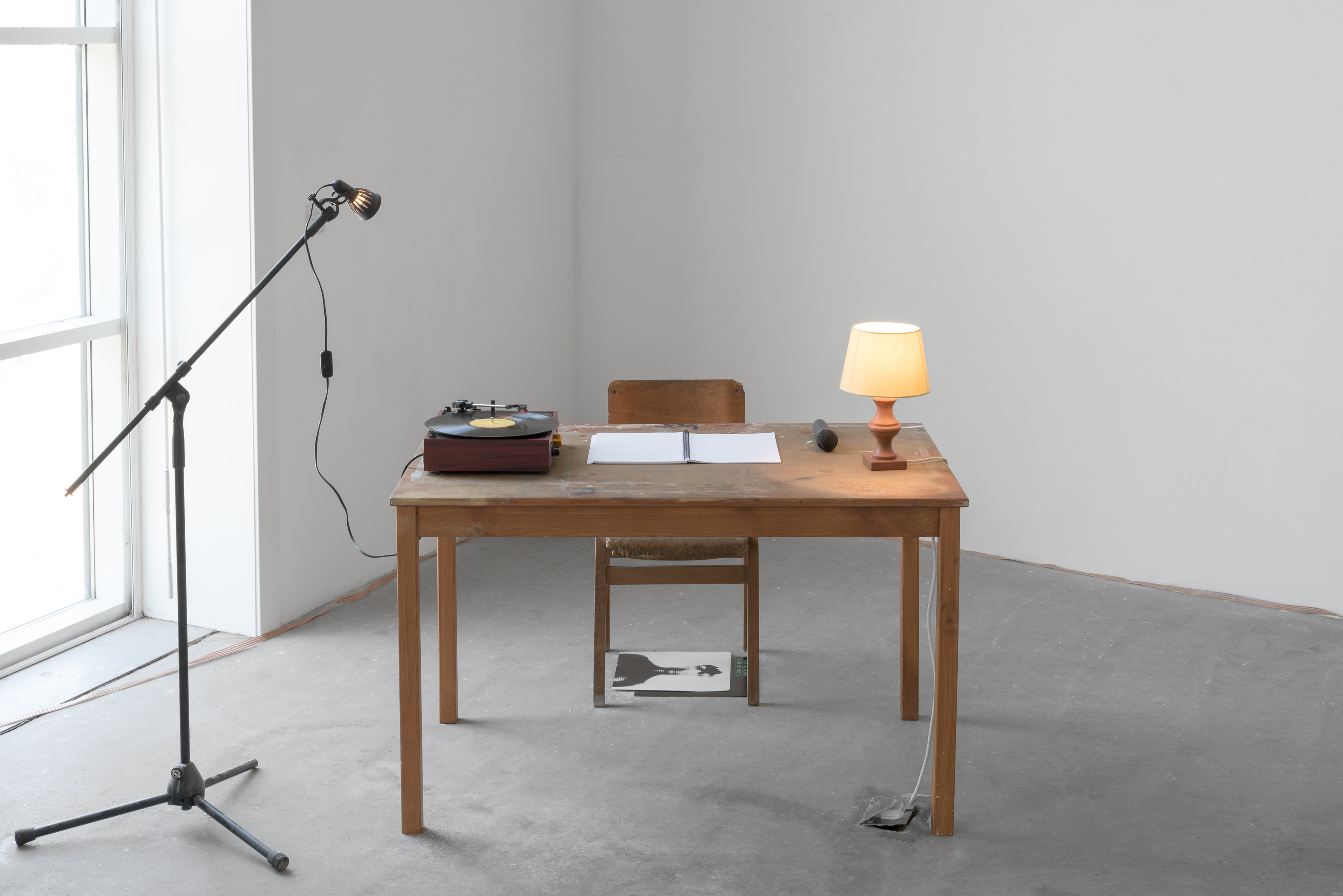 Audiophilia, Katy Bentham, 2016, live performance with record player, lamp and microphone, 19:30-19:40pm 11/05/16