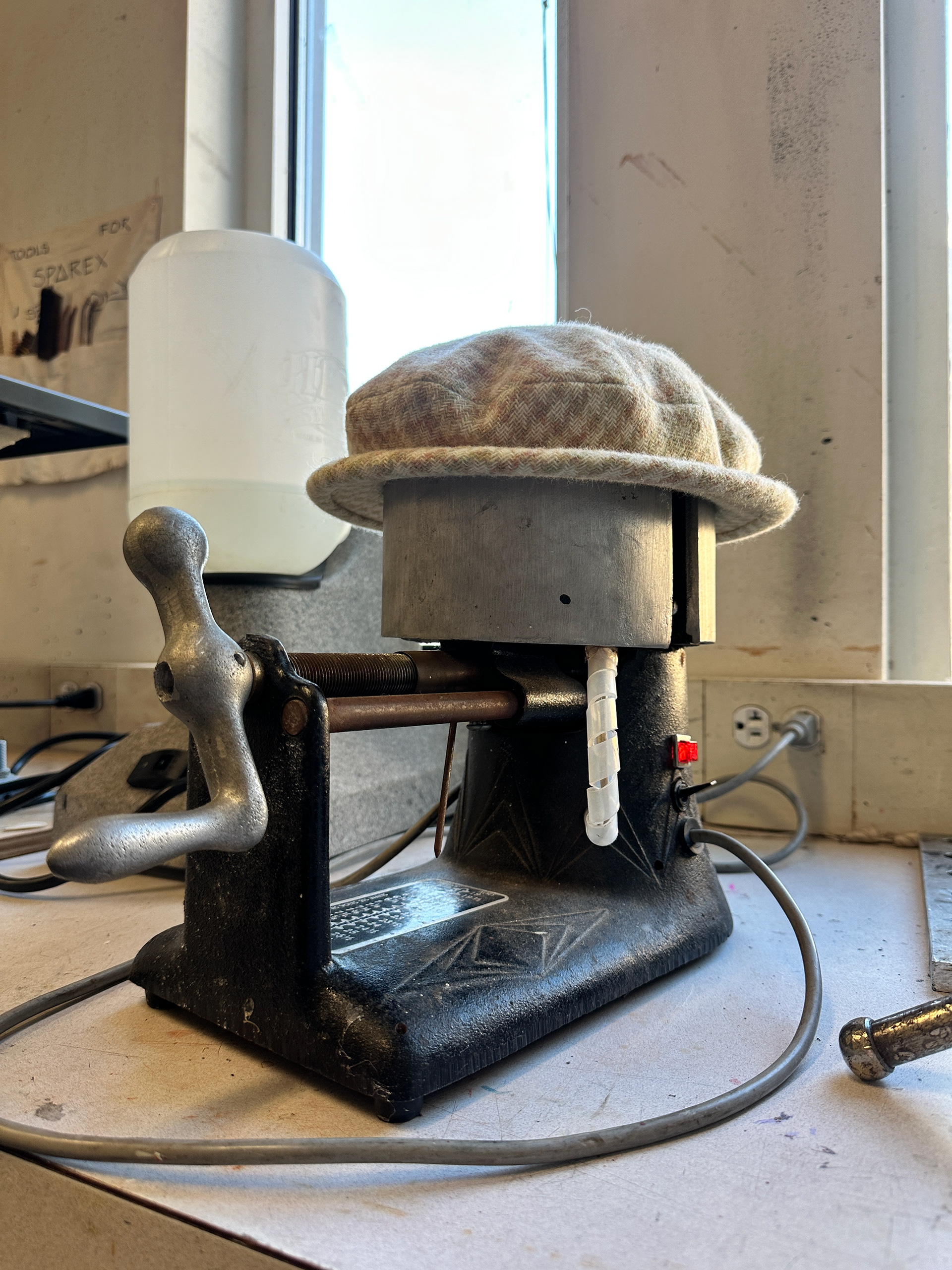 stretched head size opening on heat stretcher