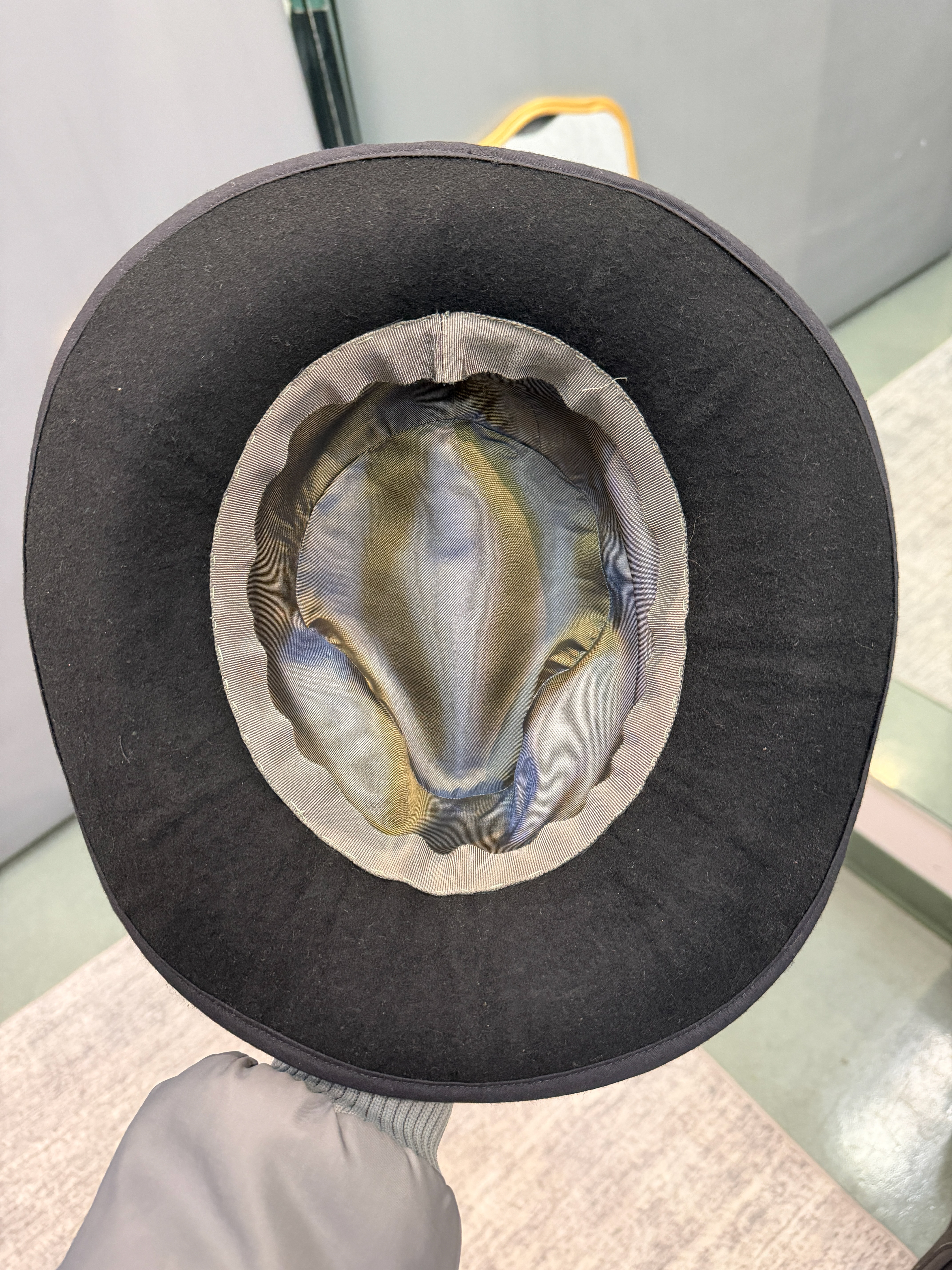 tailored lining and head size ribbon