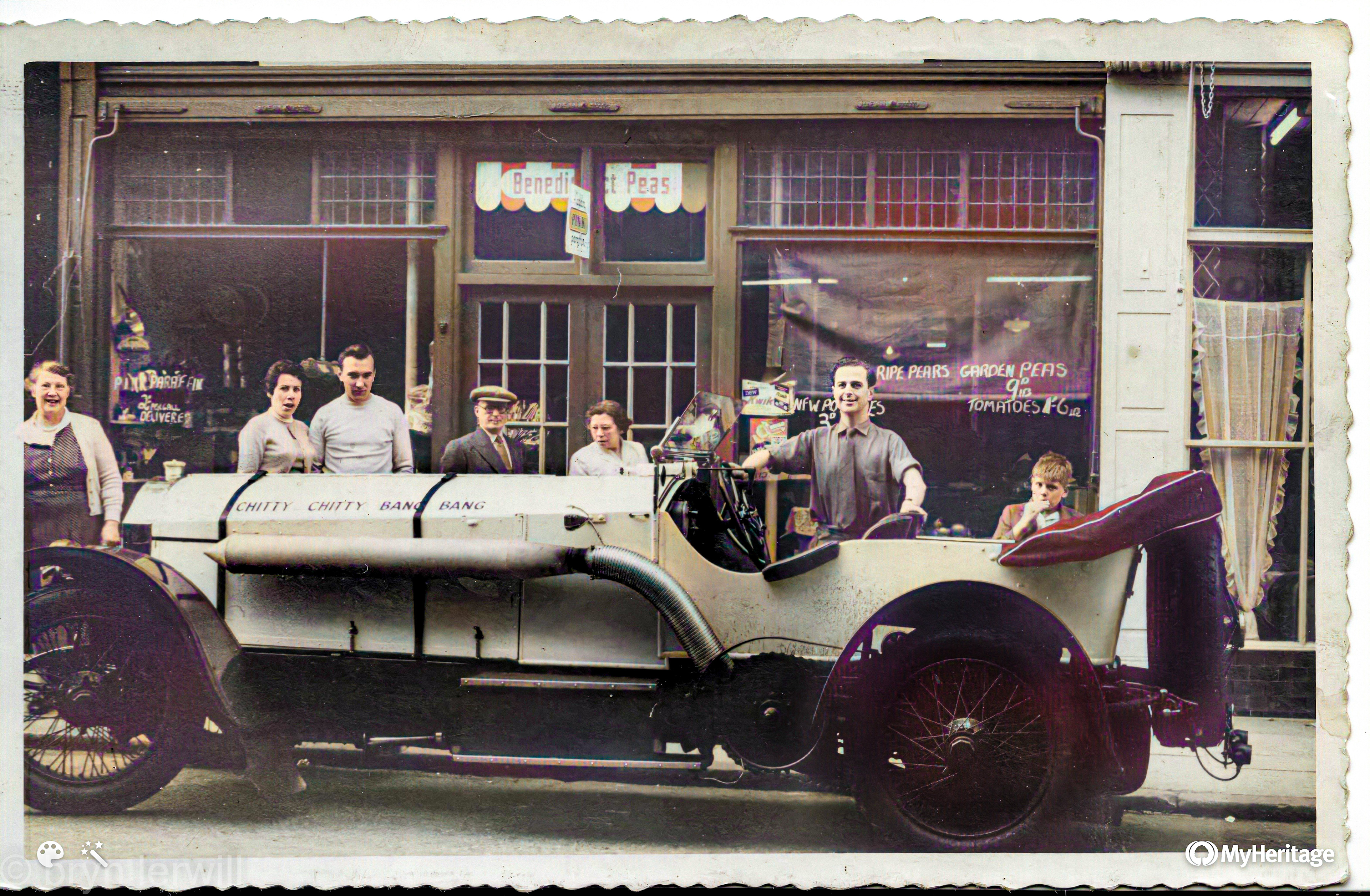 An old B&W print, scanned then colourised my MyHertage