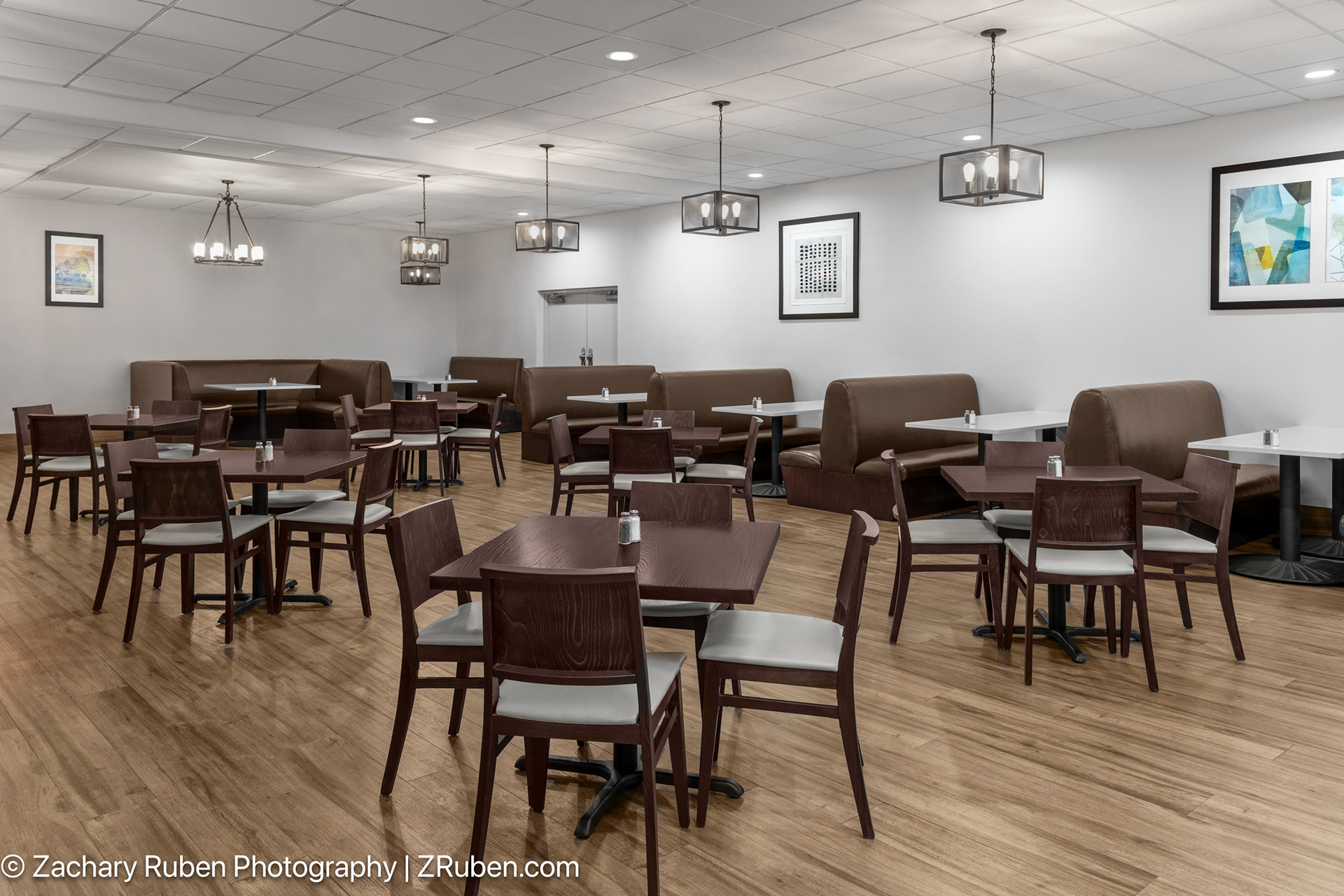 Sunrise Cafe Breakfast Seating Area at Four Points by Sheraton Orlando International Drive