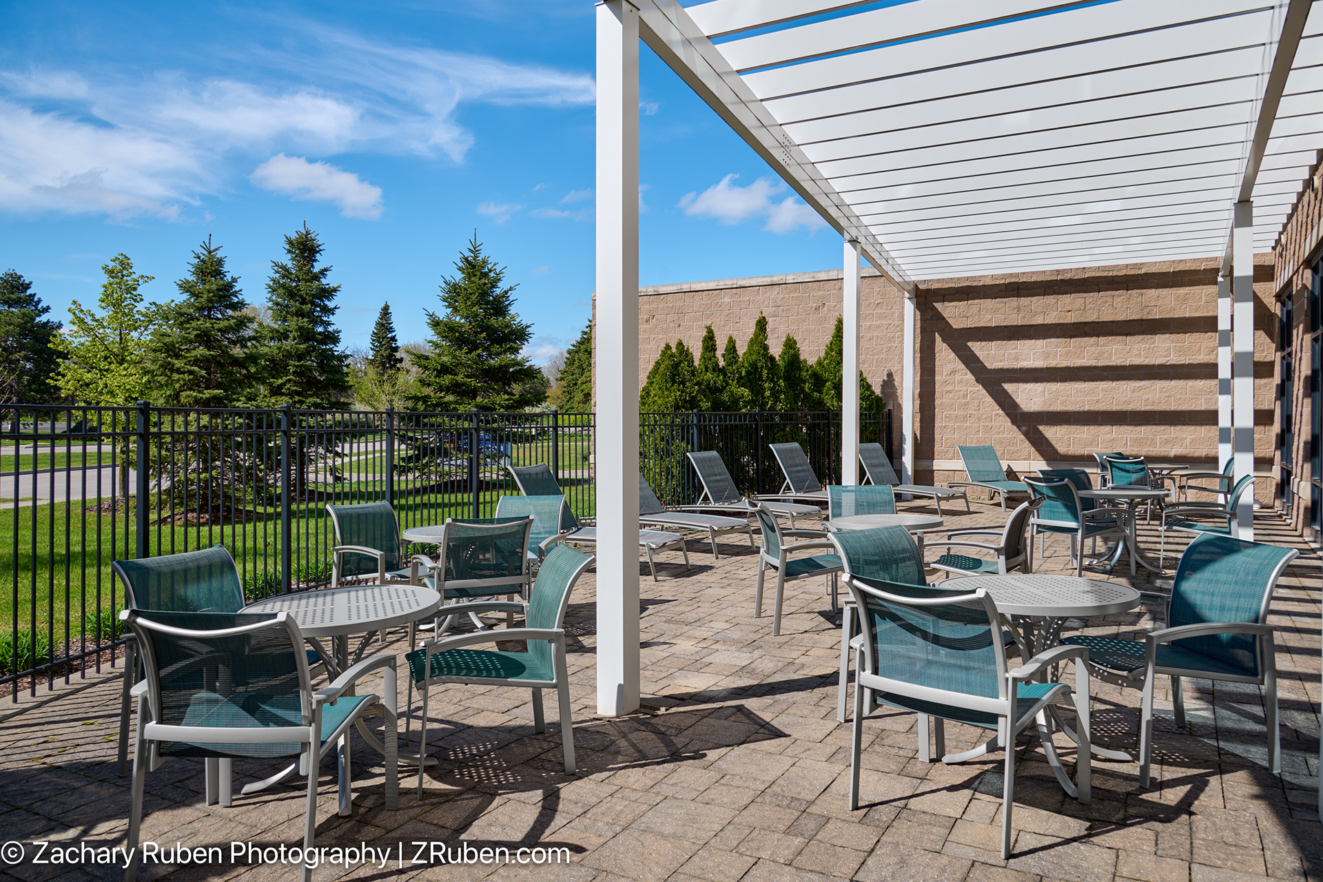 Patio at Hampton Inn Detroit Troy