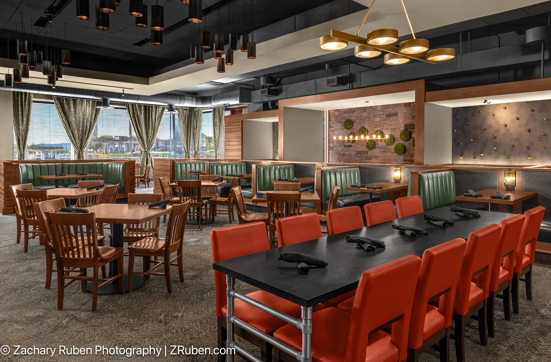 Houlihans Restaurant at Doubletree Springfield