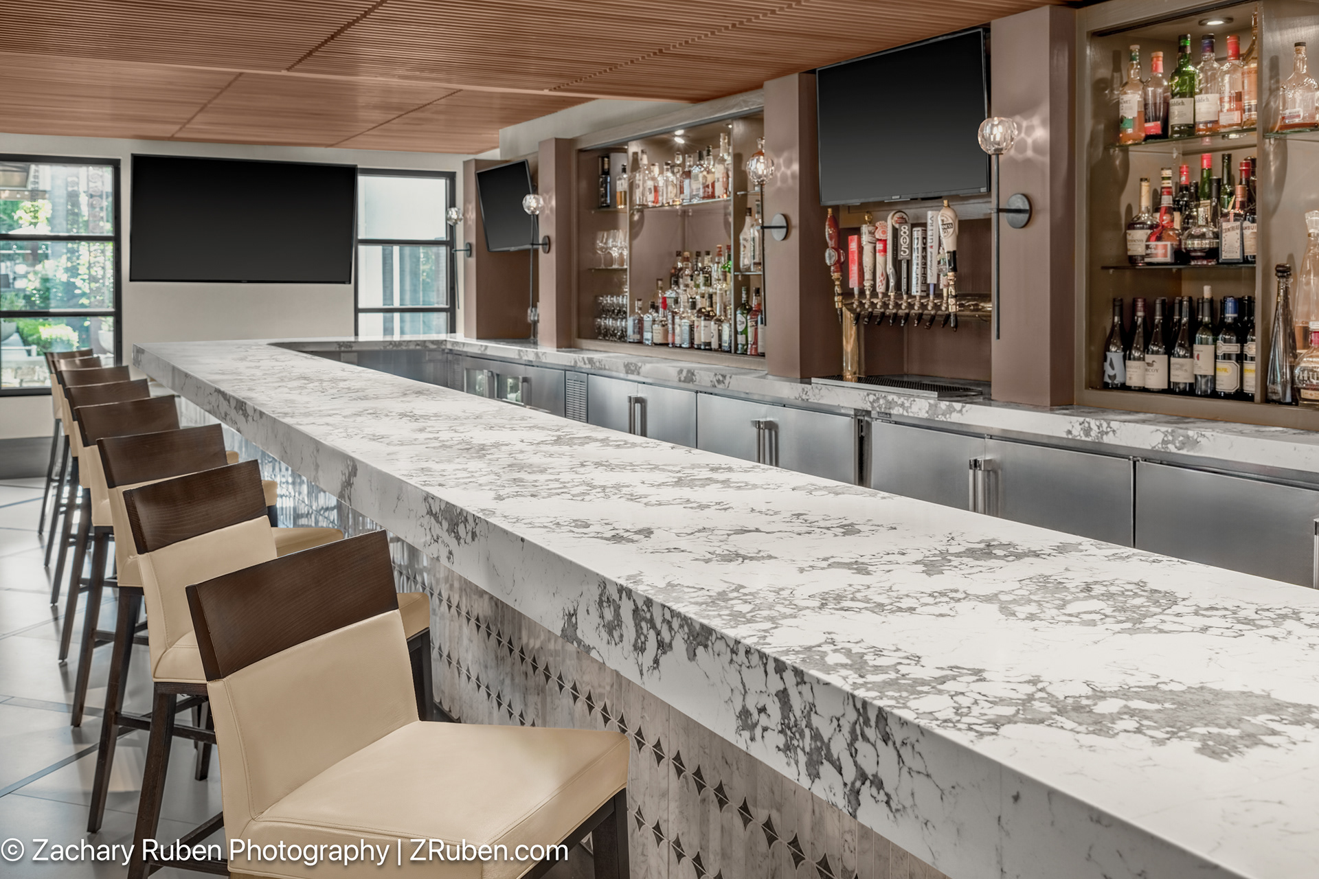 Long Bar at Courtyard Palo Alto Los Altos