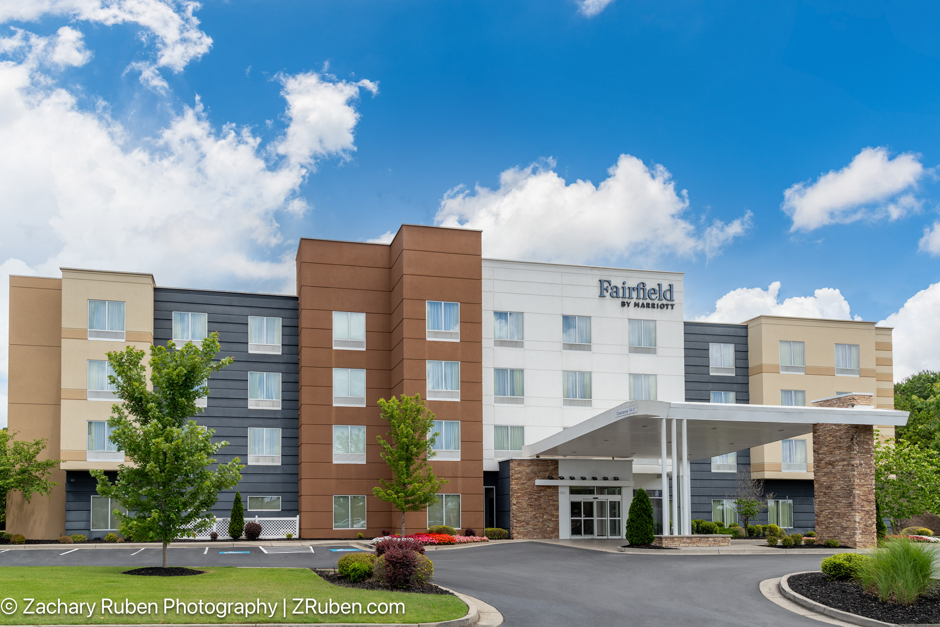 Exterior Day at Fairfield Inn & Suites Calhoun