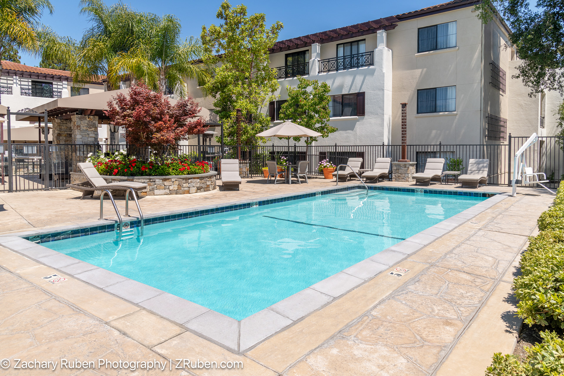 Outdoor Pool at Courtyard Palo Alto Los Altos