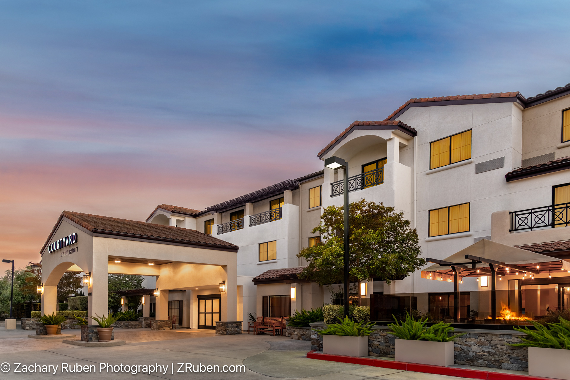 Exterior Dusk at Courtyard Palo Alto Los Altos