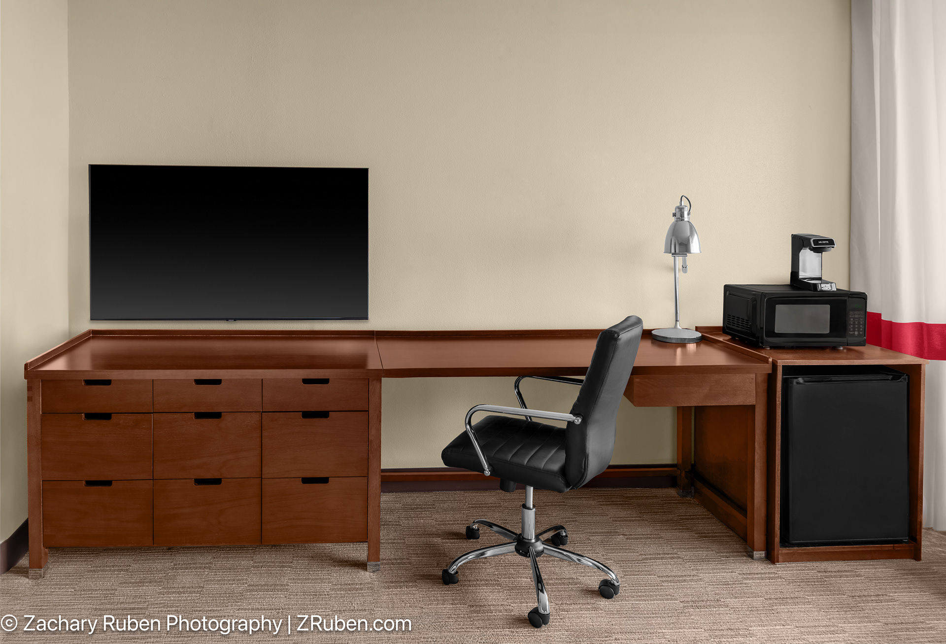 Desk at Four Points by Sheraton Orlando International Drive
