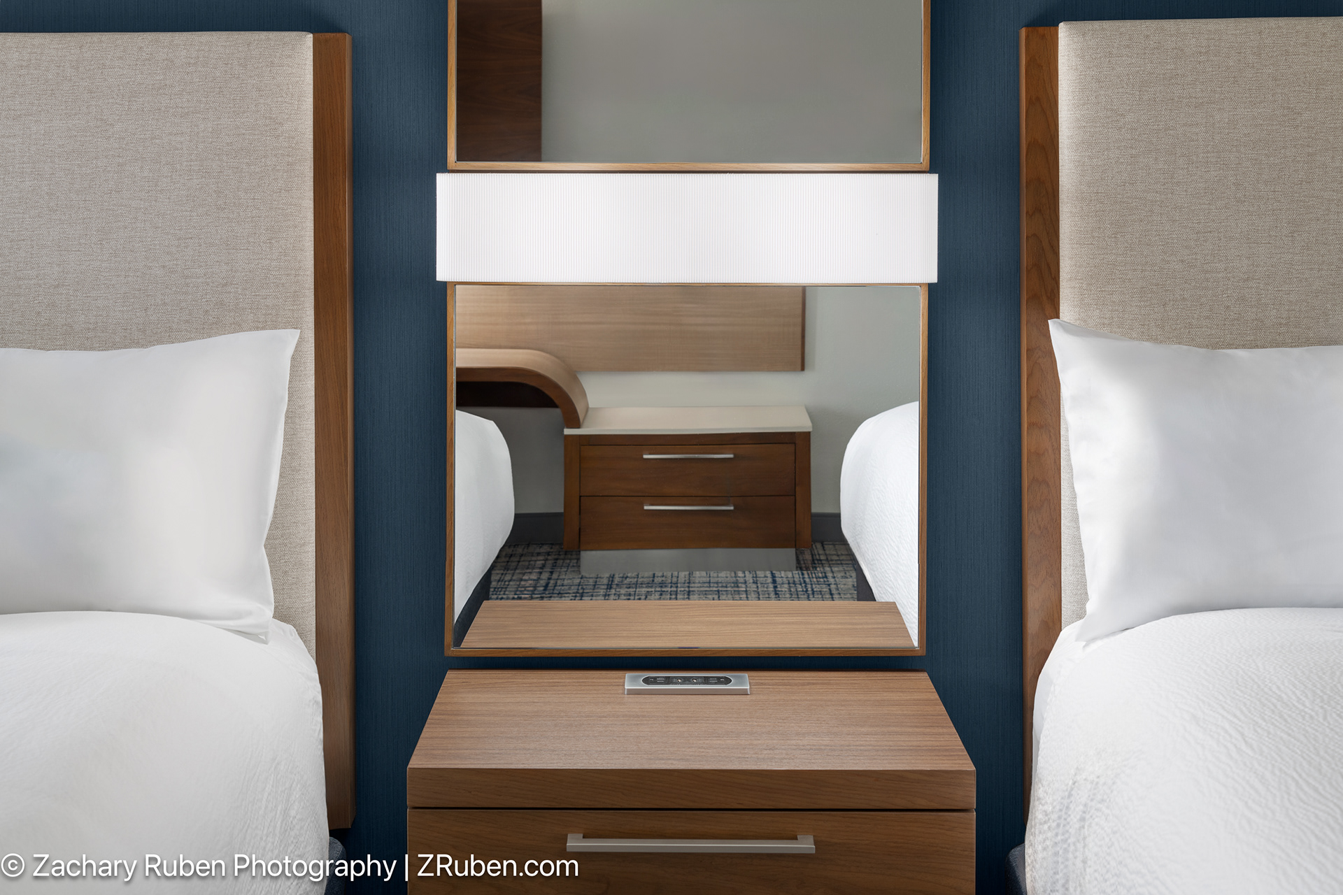 Two Queens at Courtyard Palo Alto Los Altos