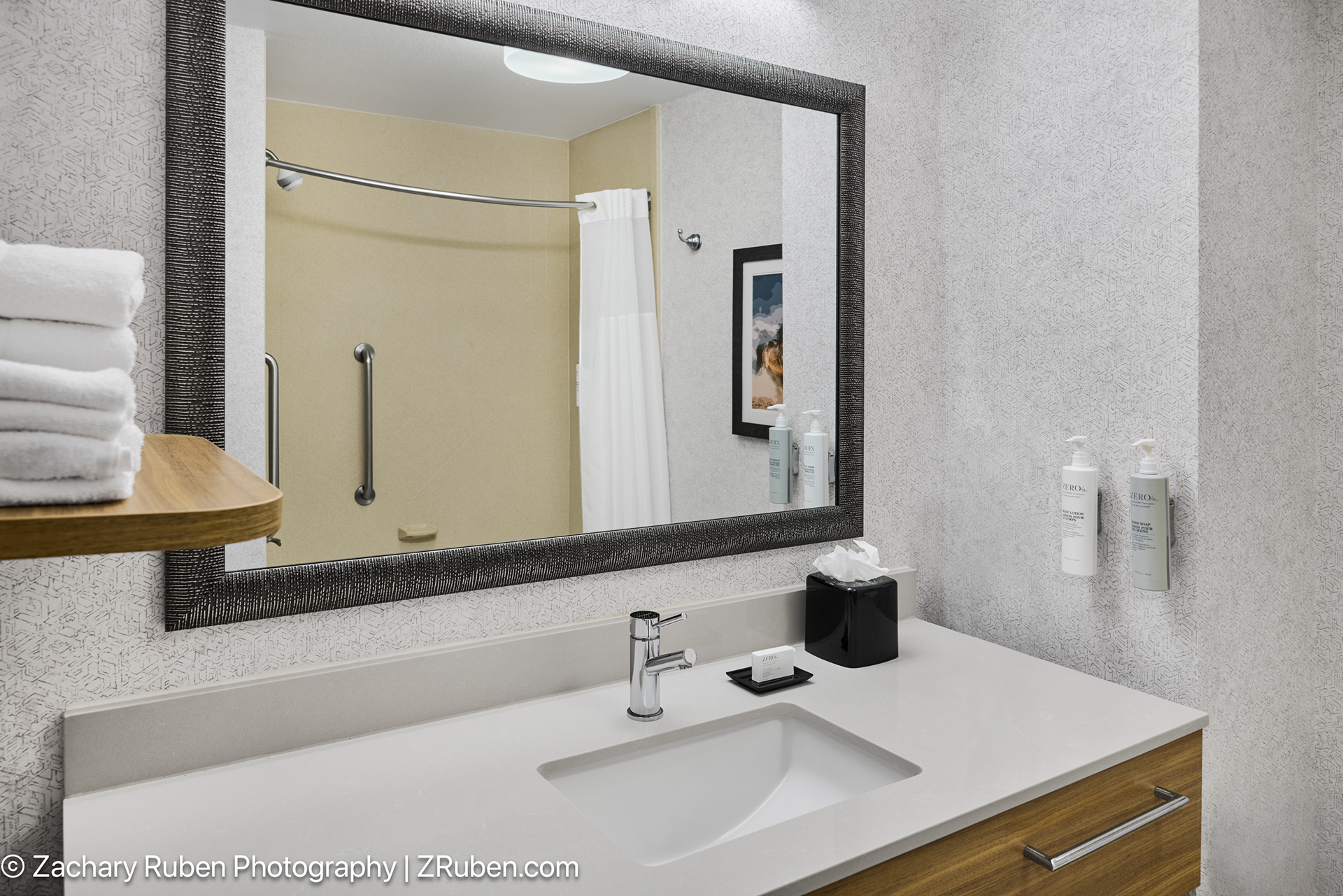 Shower/Tub Combination Bathroom at Hampton Inn Vernon