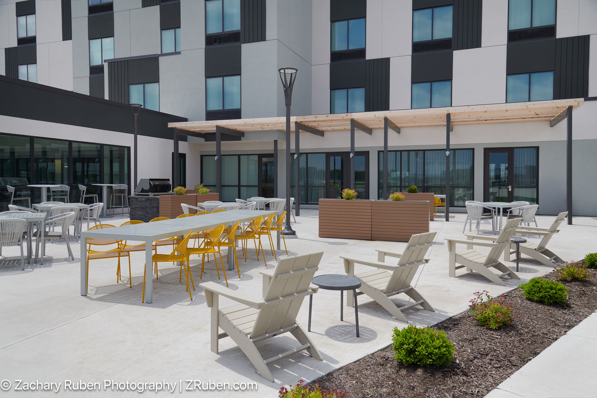 Patio at Fairfield Inn & Suites Columbus and Towneplace Suites Columbus