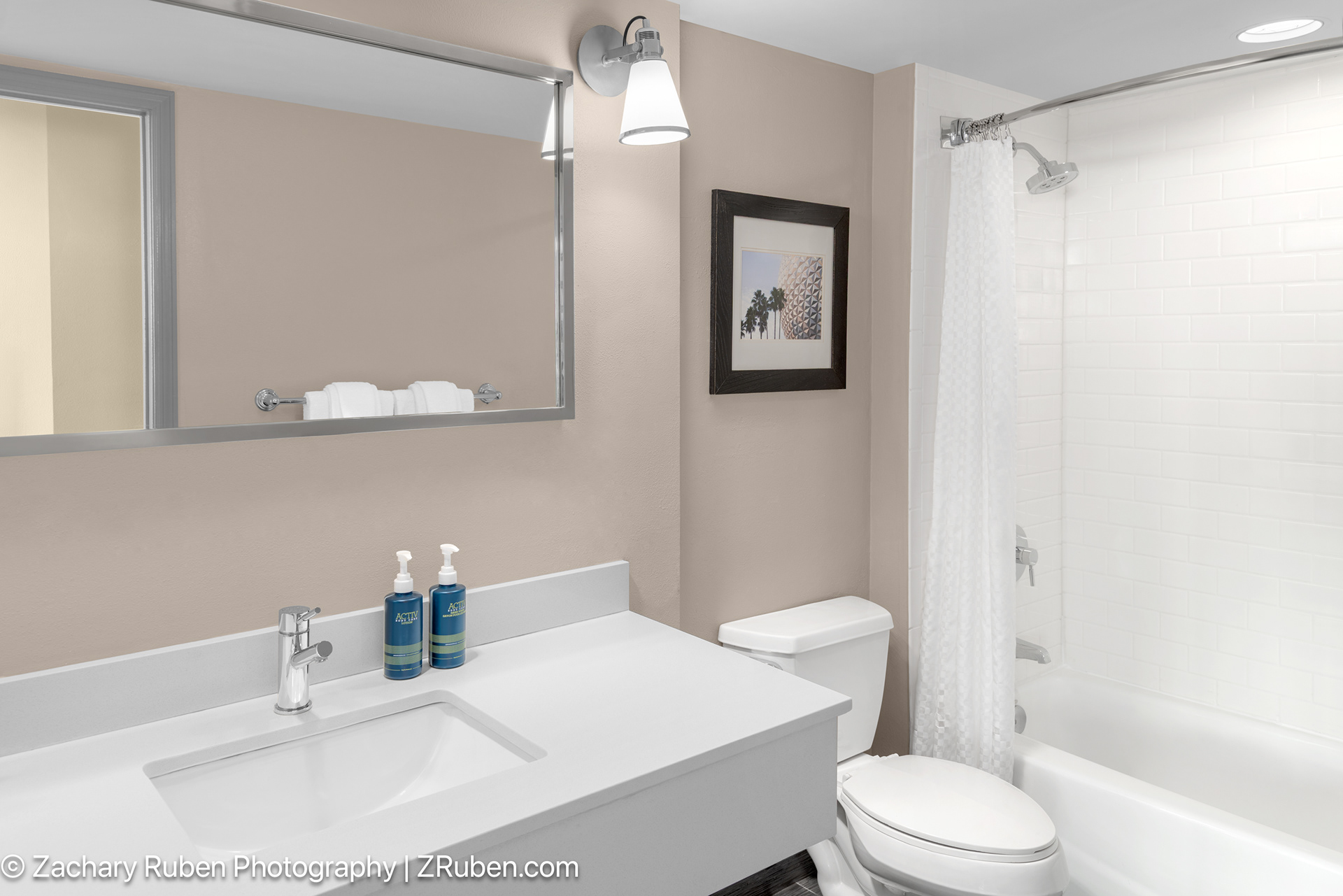 Shower/Tub Combination Bathroom at Four Points by Sheraton Orlando International Drive