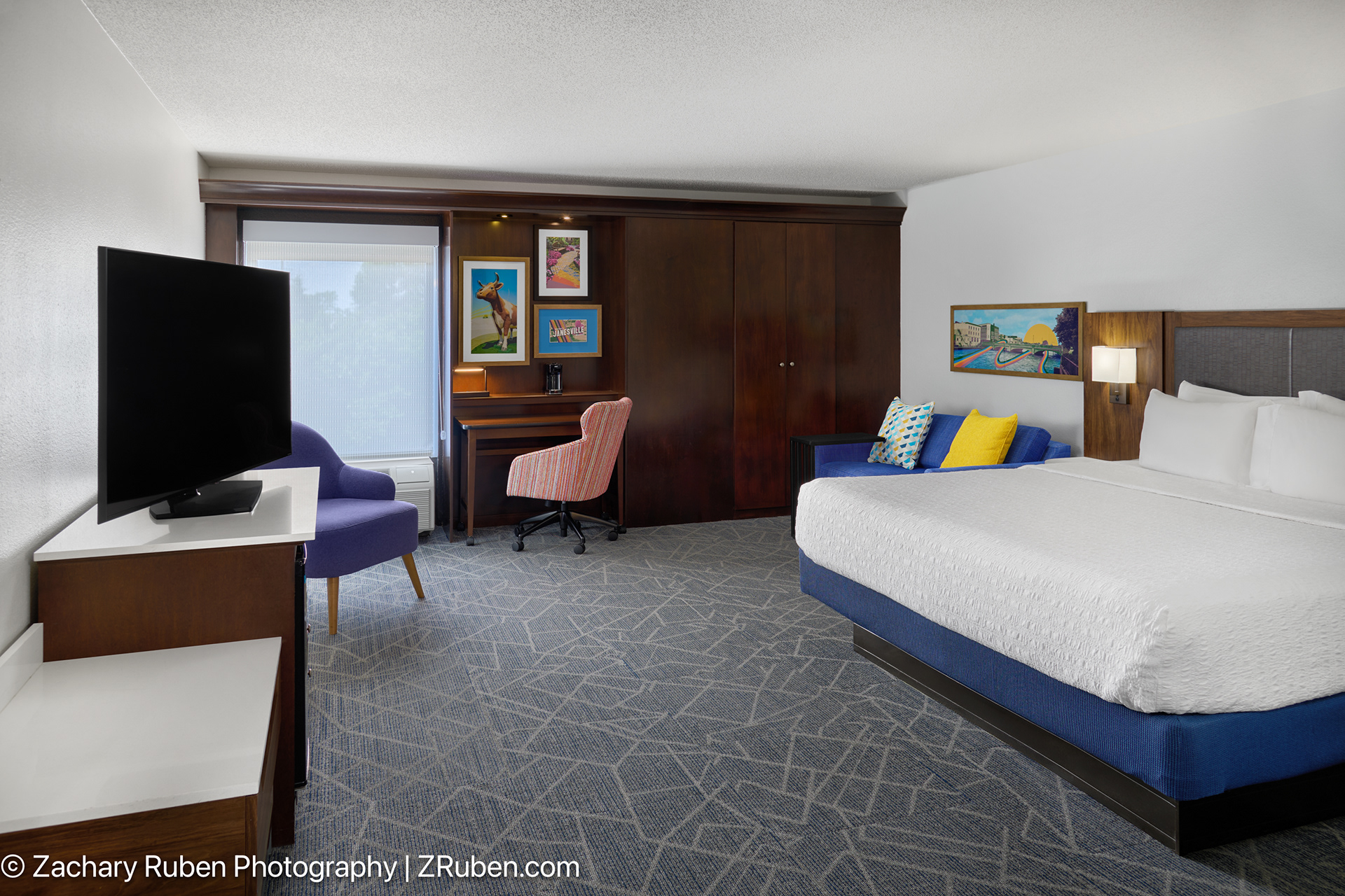 One King at Hampton Inn Janesville