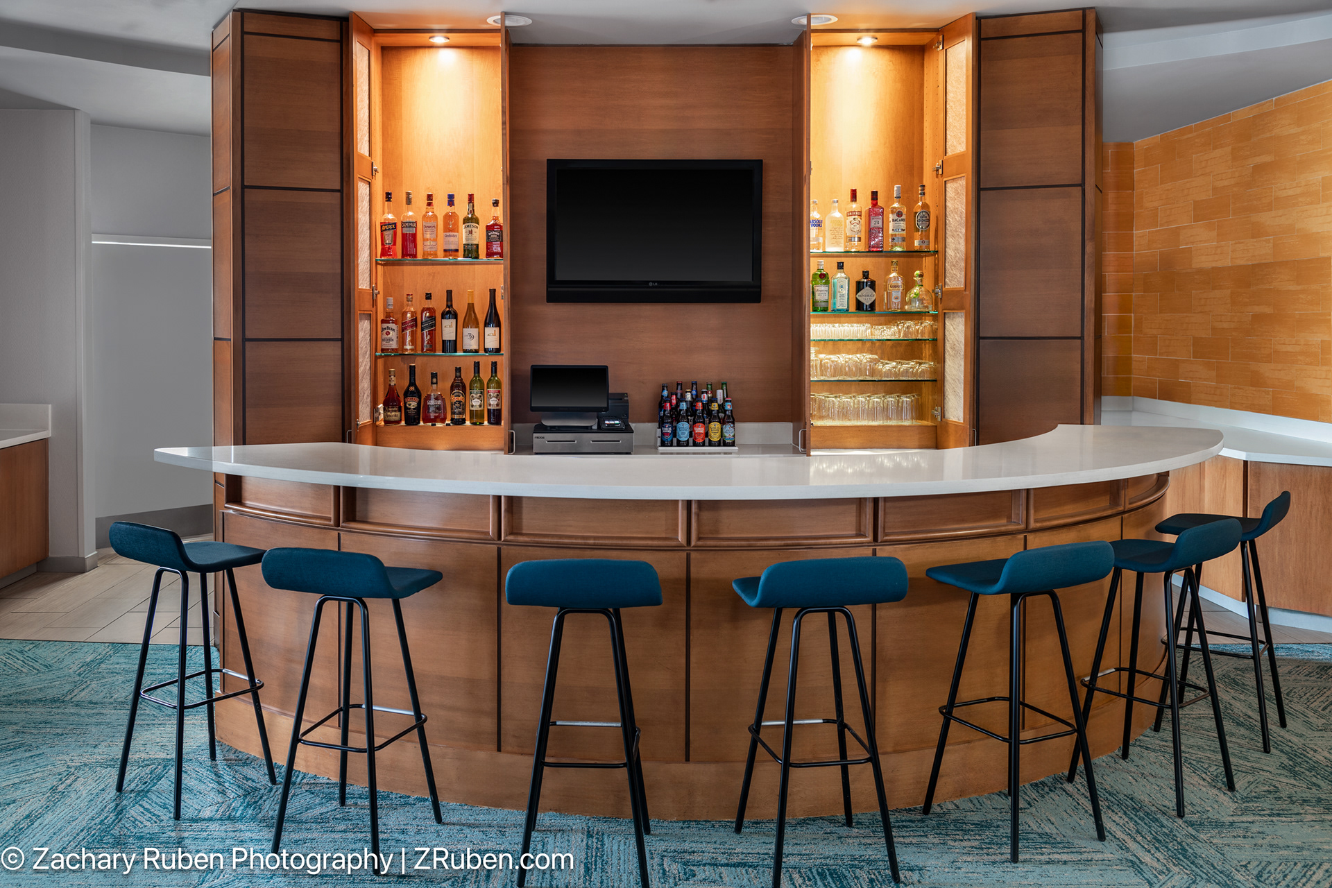 Bar at SpringHill Suites Detroit Auburn Hills