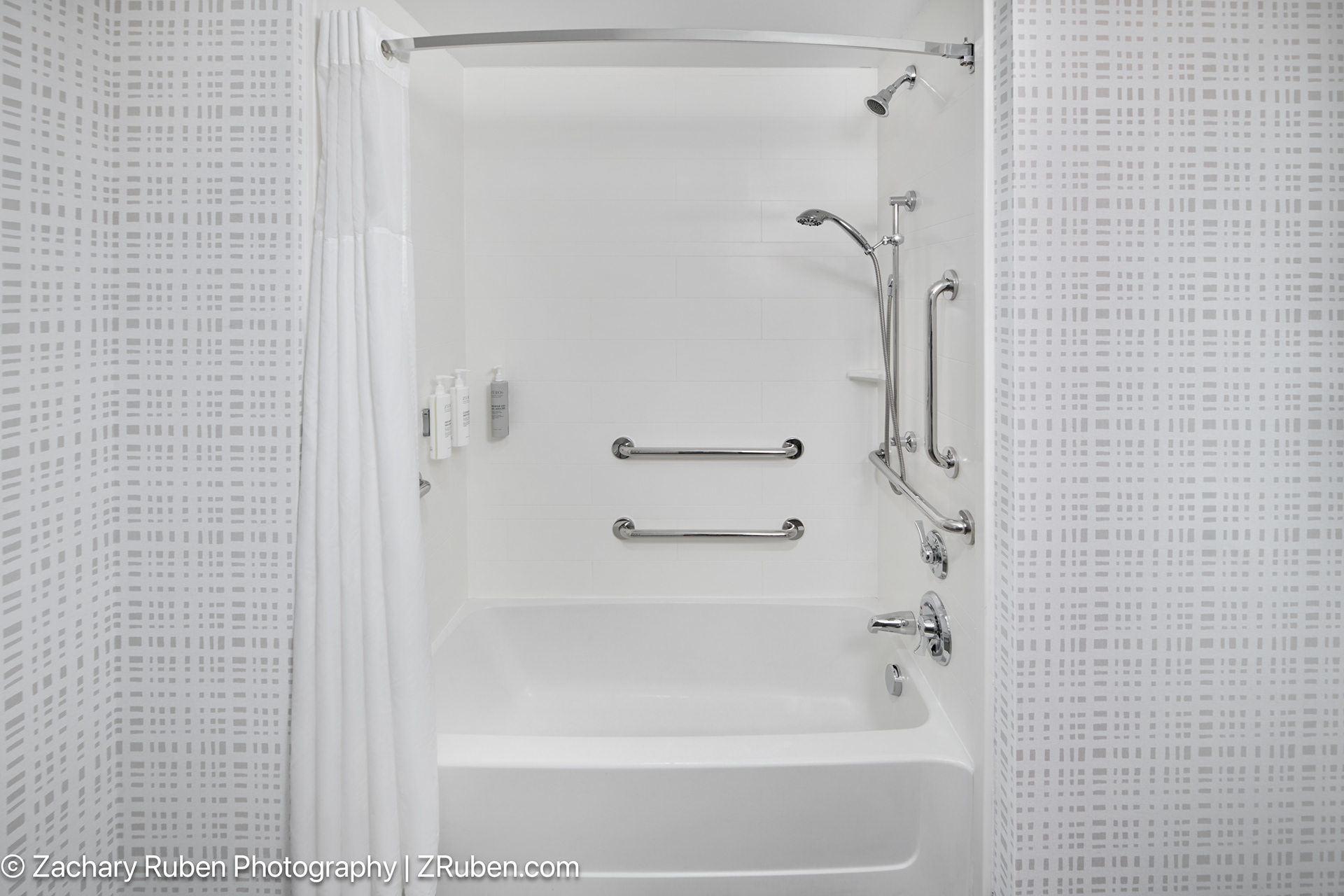 ADA Shower/Tub Combo Bathroom at Hampton Inn & Suites Syracuse Airport/North