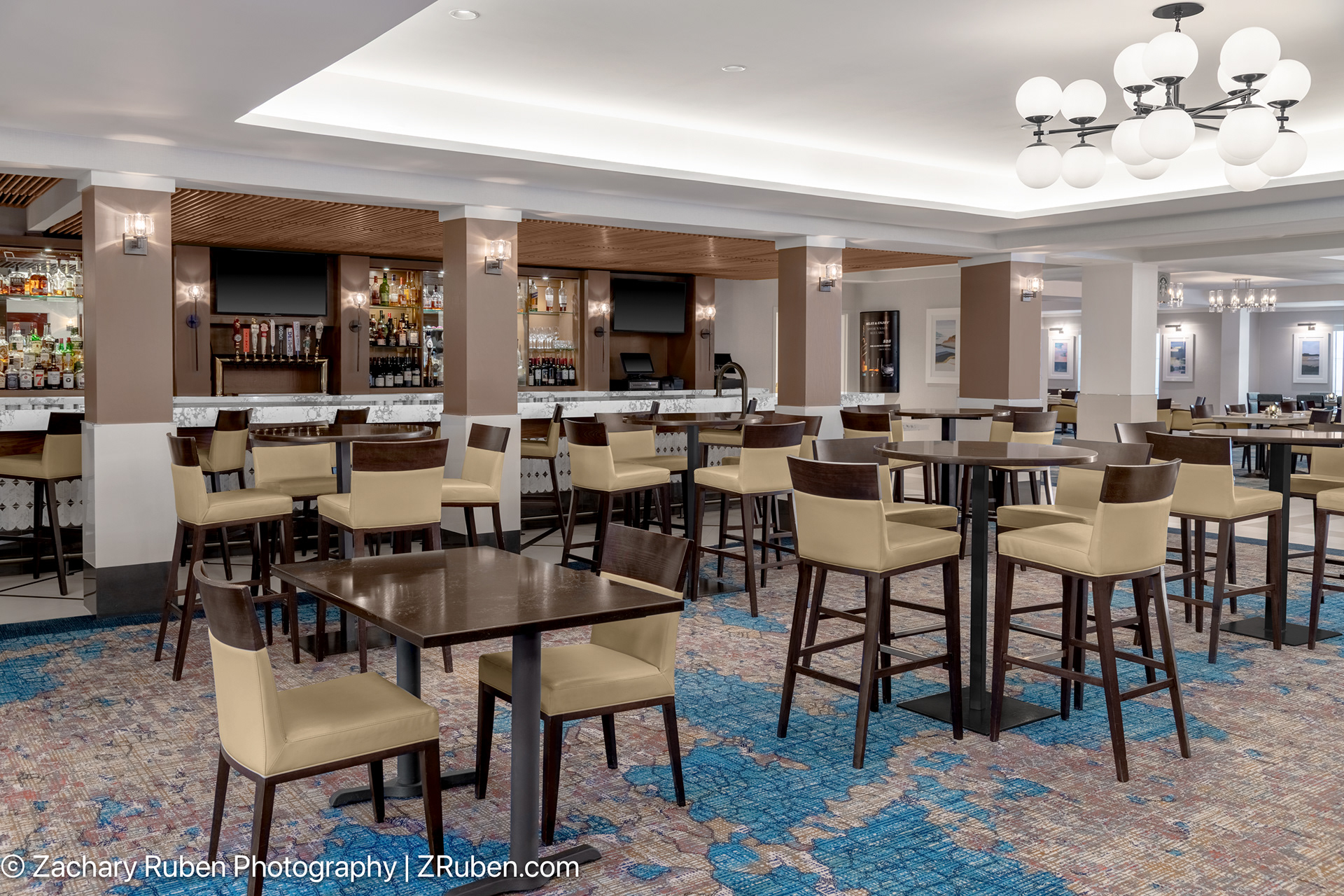 Long Bar Seating at Courtyard Palo Alto Los Altos