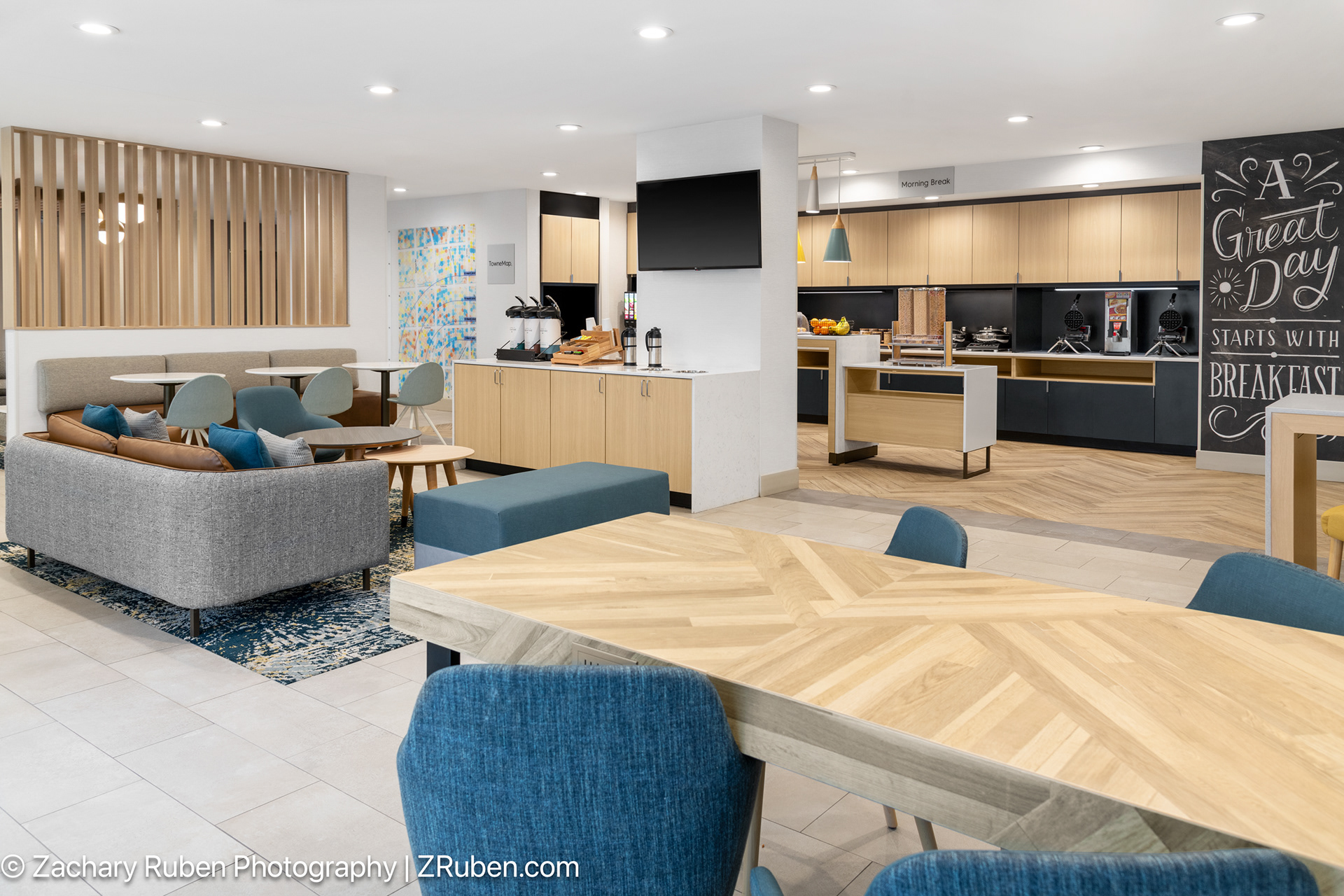 Breakfast Seating Area at TownePlace Suites Detroit Taylor