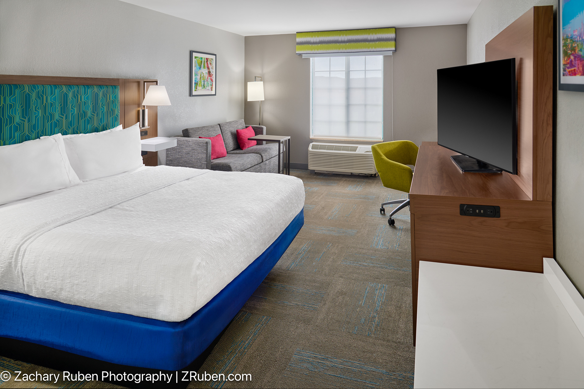 King Guest Room at Hampton Inn Kansas City The Legends