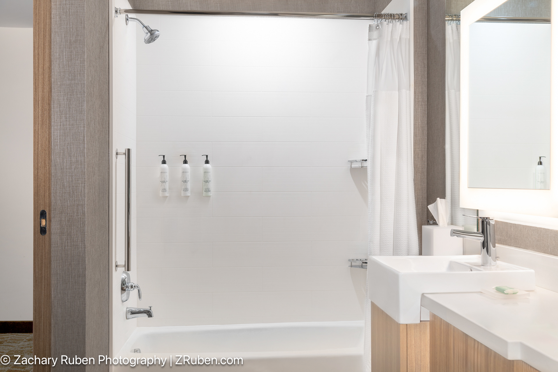 Shower/Tub Combination Bathroom at SpringHill Suites Holland