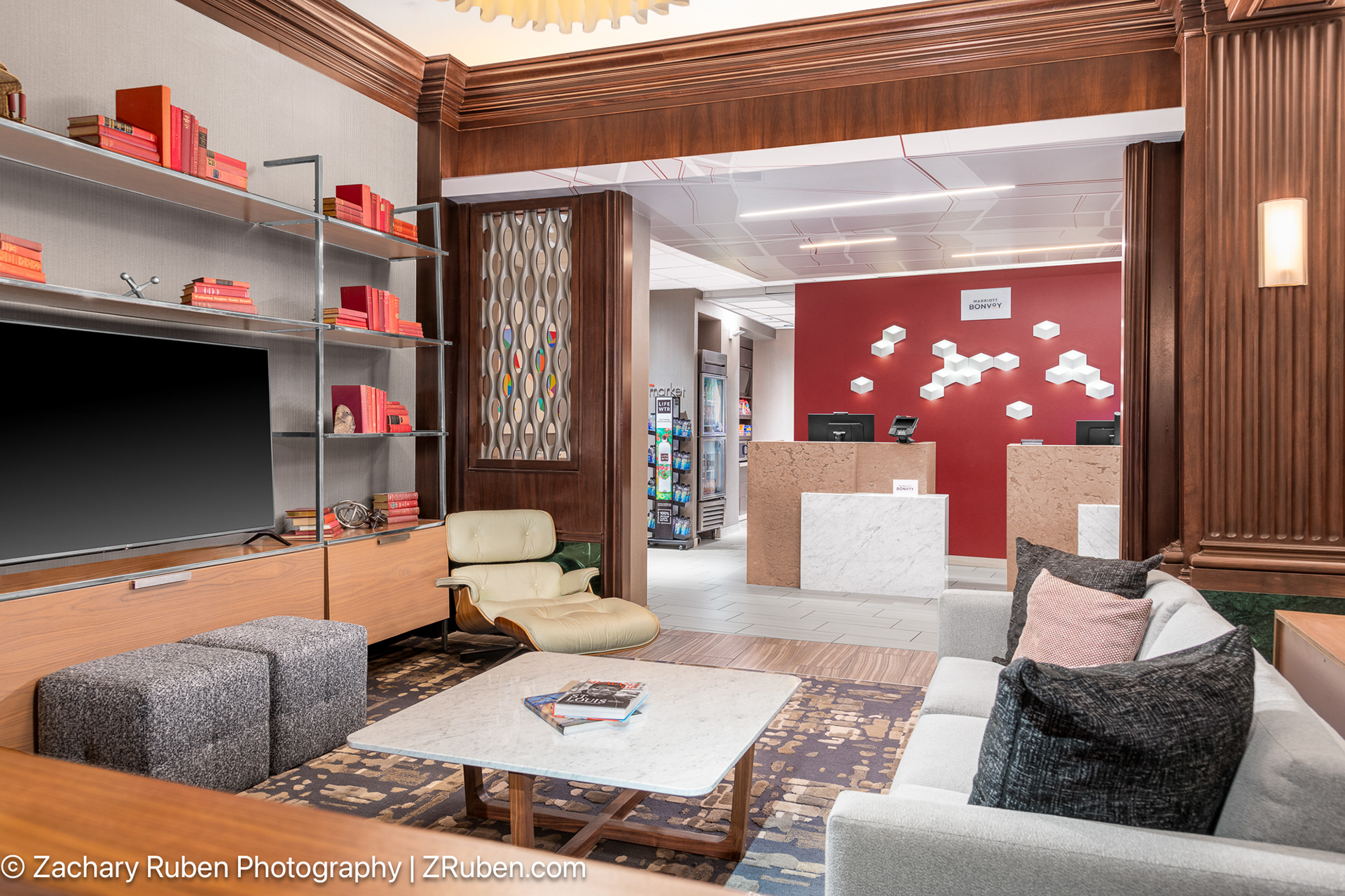 Lobby at Courtyard St. Louis Downtown