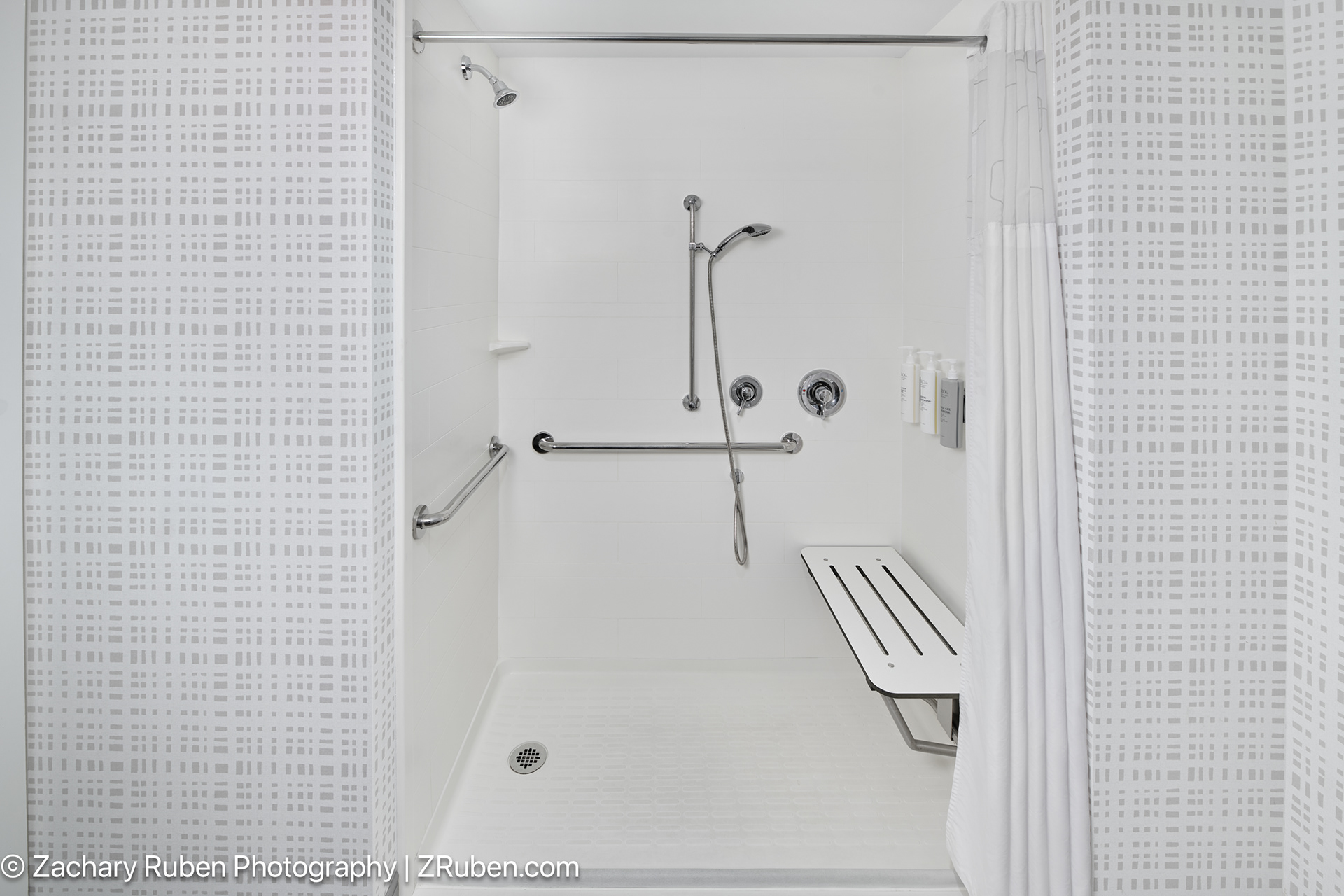 ADA Roll-In Shower at Hampton Inn & Suites Syracuse Airport/North