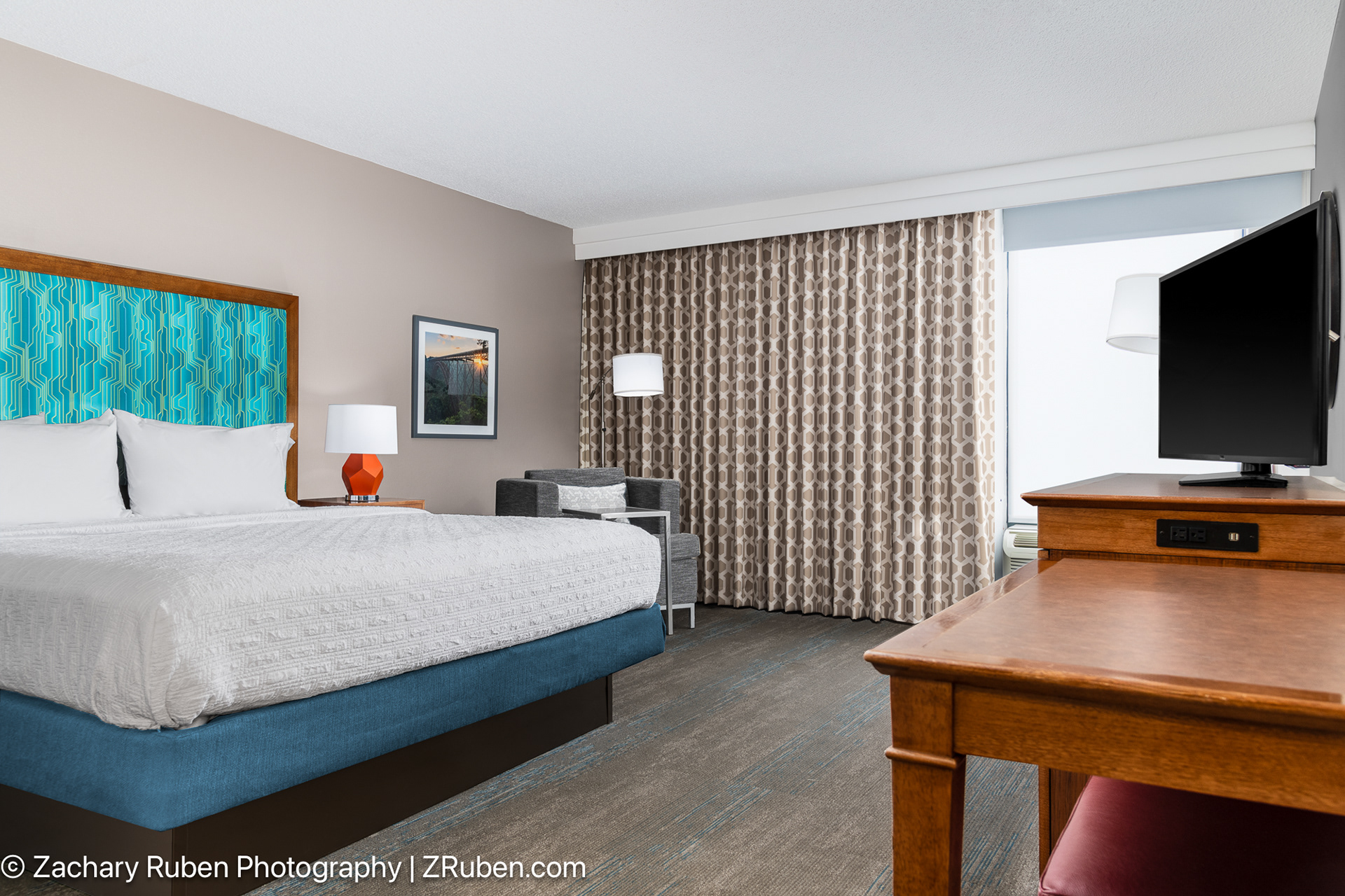 King Guest Room at Hampton Inn Martinsburg