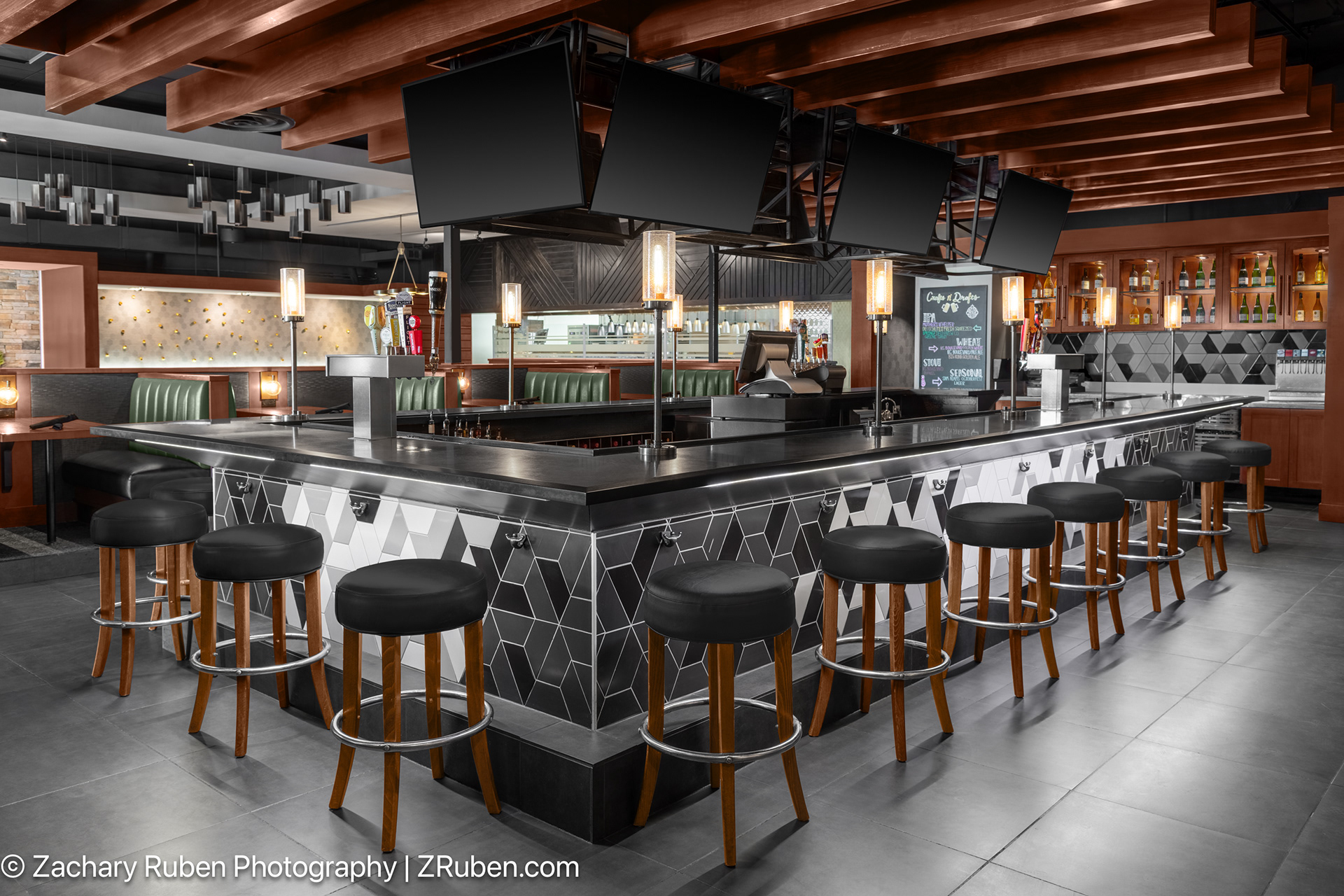 Houlihans Bar at Doubletree Springfield