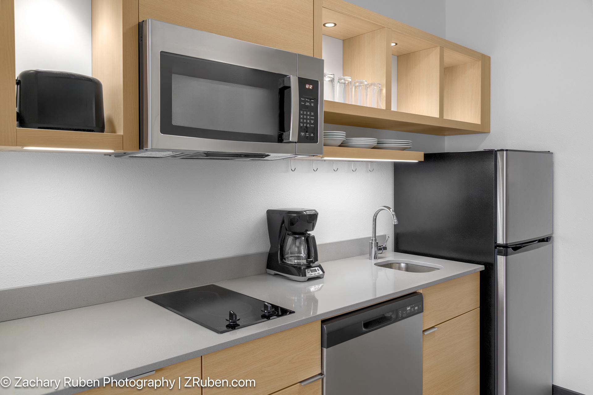 Kitchen at TownePlace Suites Detroit Taylor