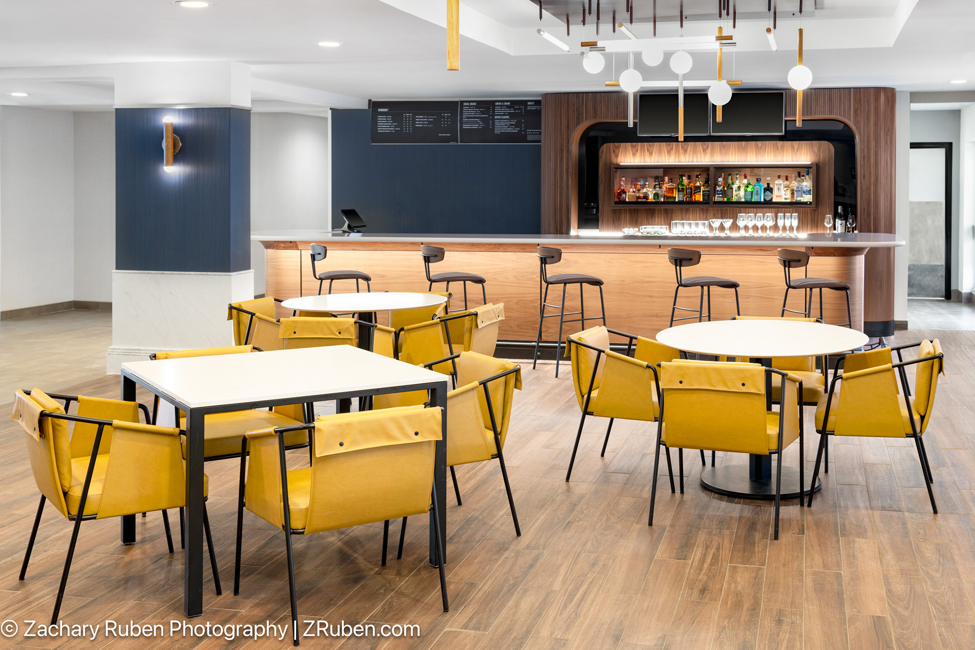 Bistro at Courtyard Cleveland Airport South