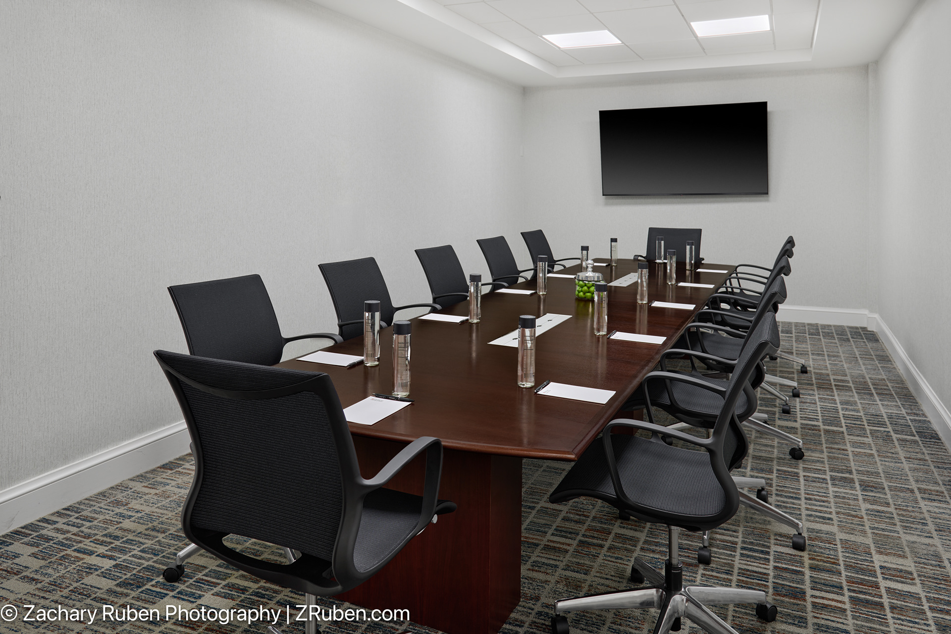 Boardroom at Hilton Garden Inn Arlington/Courthouse Plaza