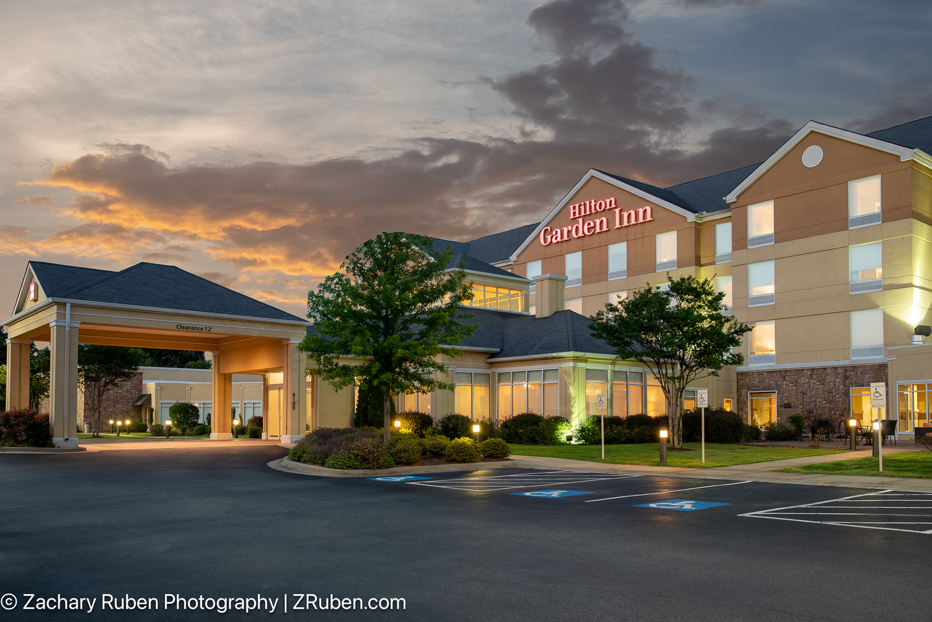 Exterior Sunset at Hilton Garden Inn Little Rock North
