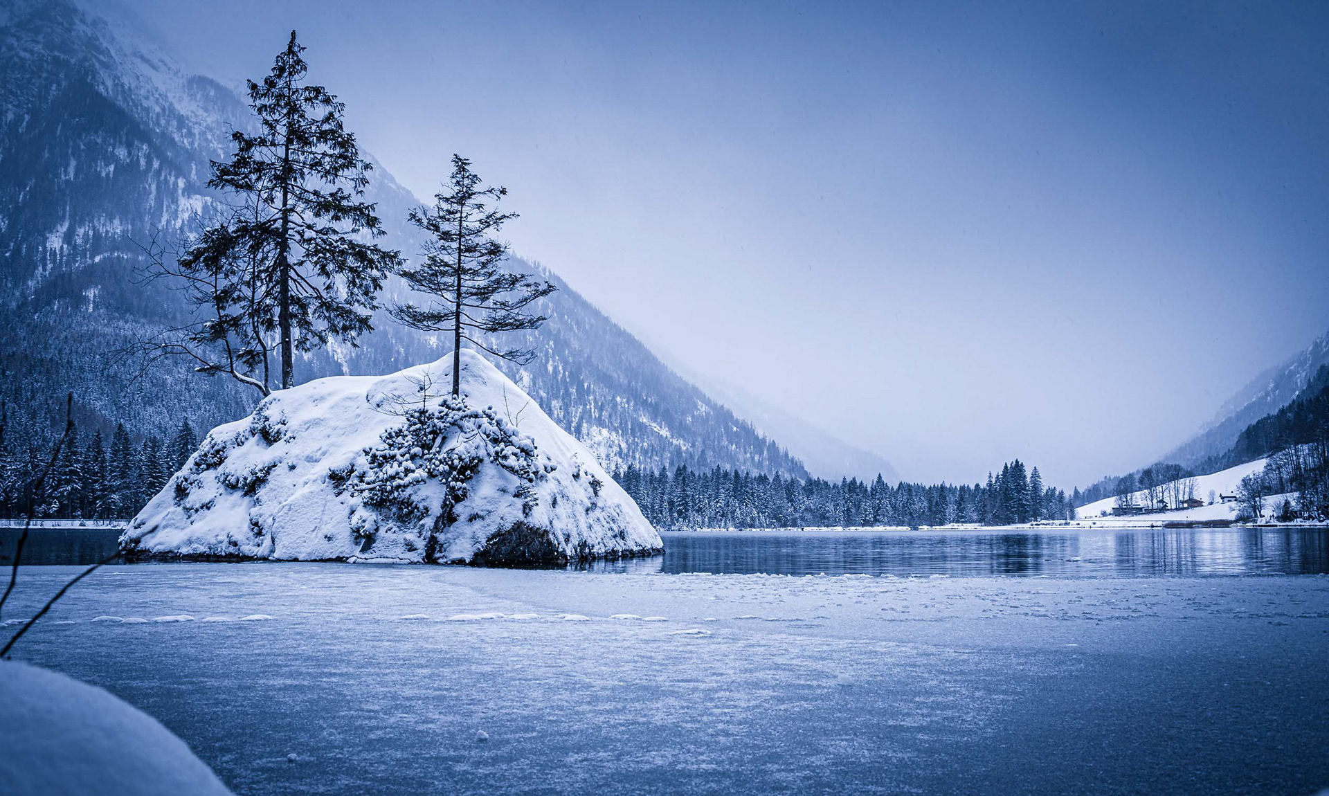 Romantischen Bergsee im Winter, Hintersee bei Ramsau, Bayern
