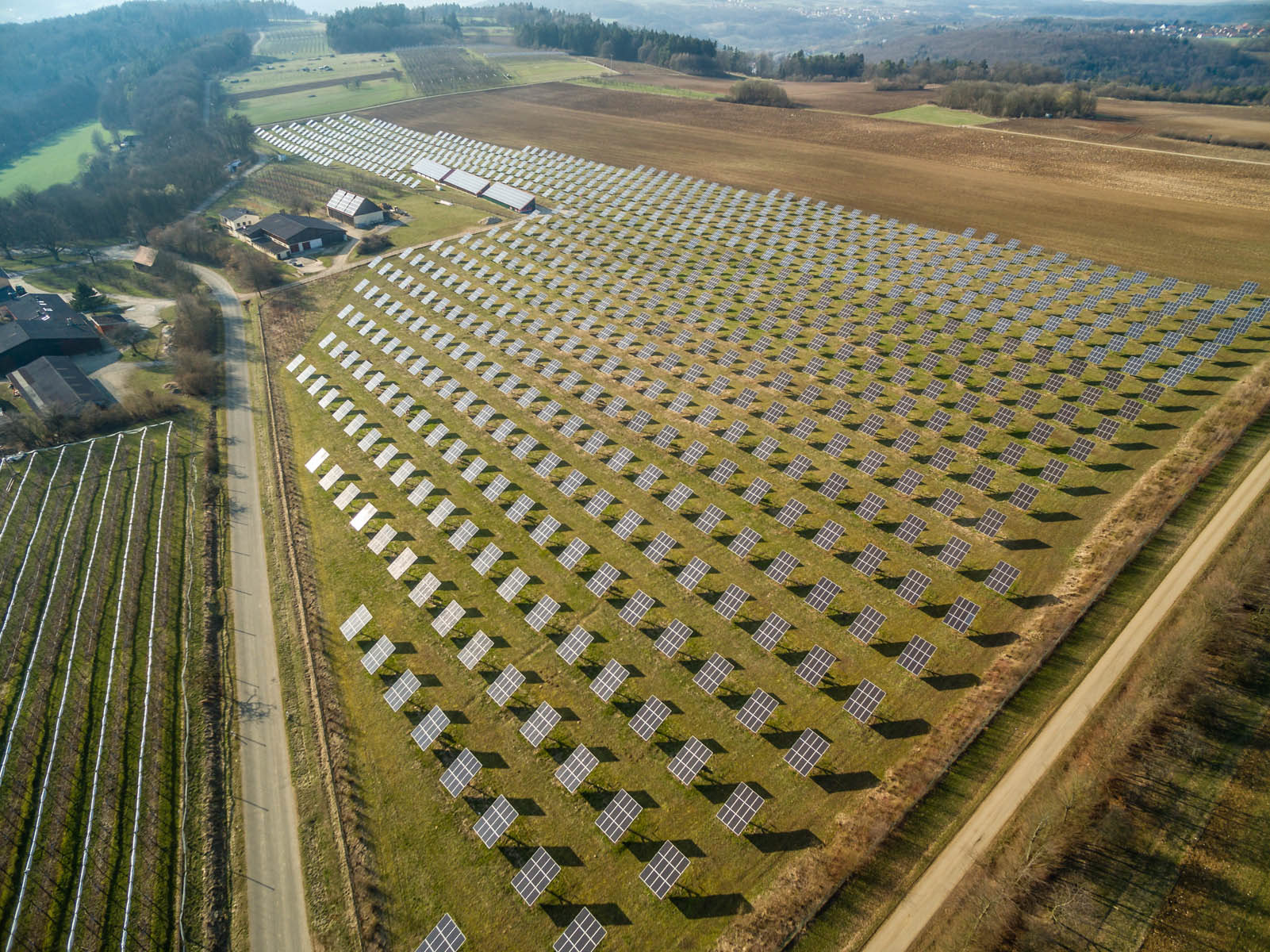 Luftbild Solaranlage bei Oberrüsselbach, Naturpark Fränkische Schweiz Veldensteiner Forst