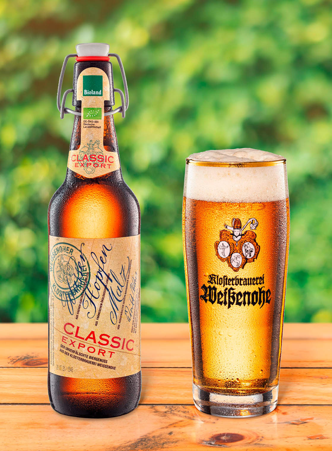 frische Getränkeflasche und Bierglas mit Kondenstropfen, Klosterbrauerei Weißenohe, Classic Export