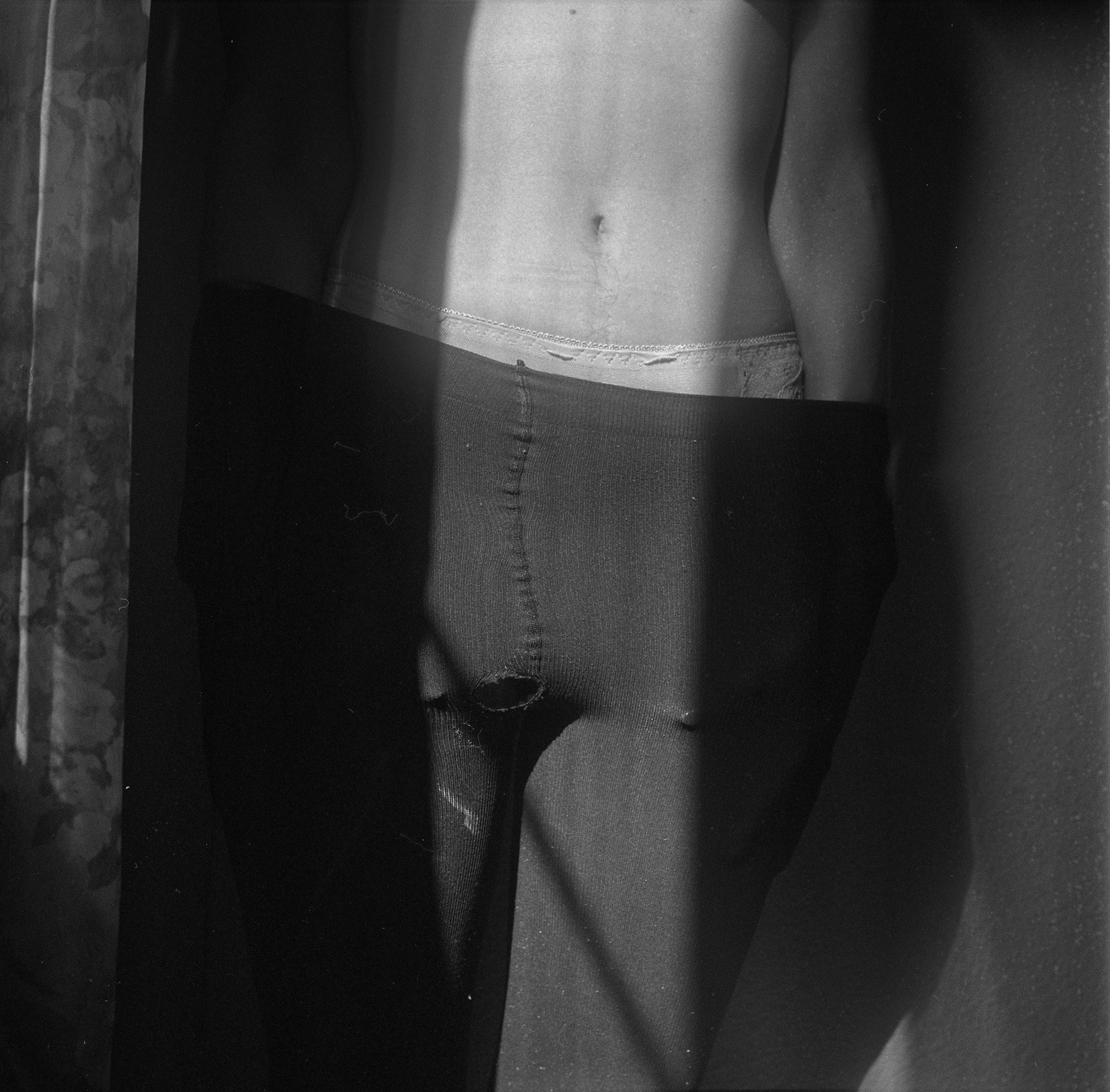 "She enters to enter completely"