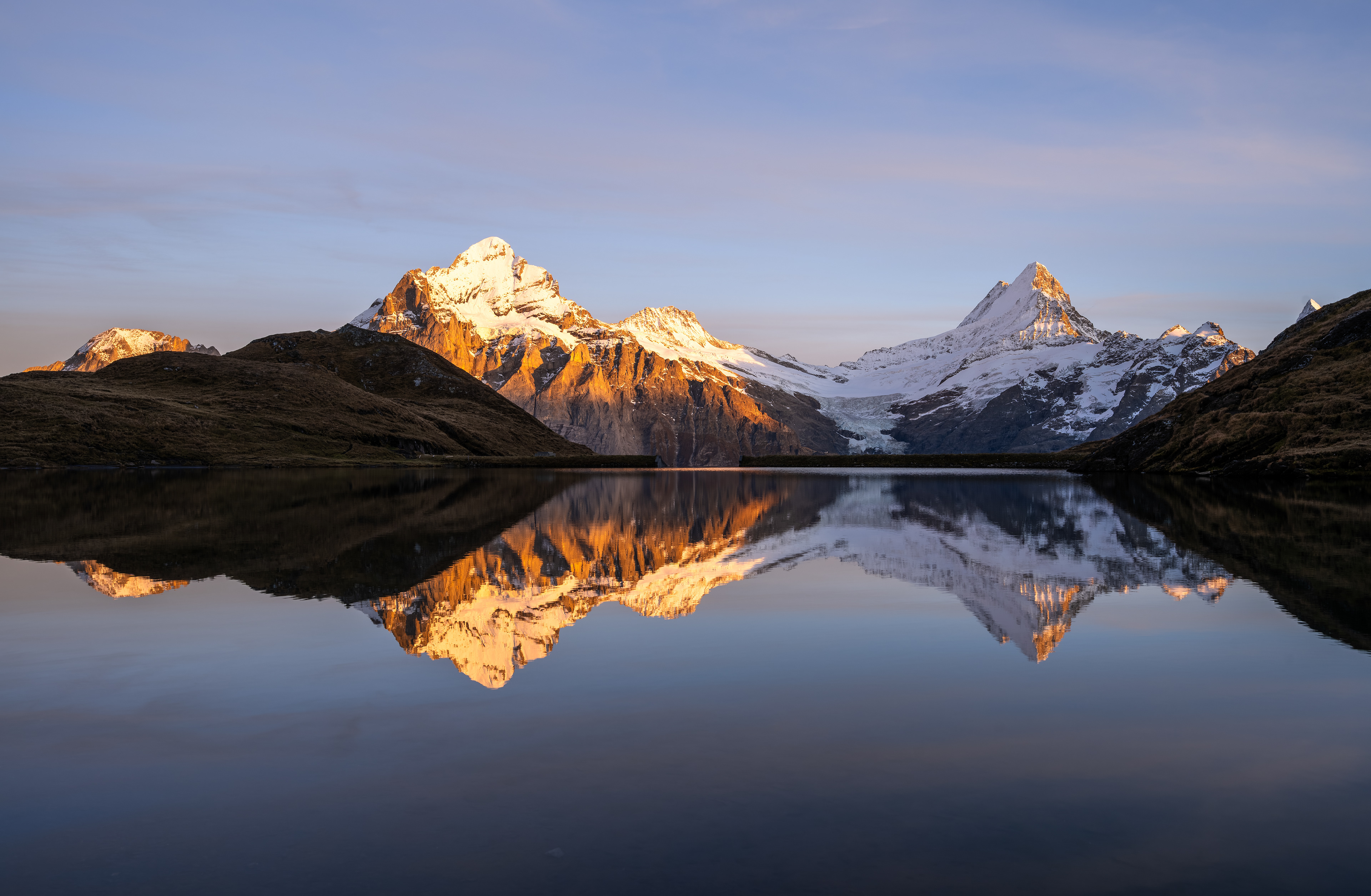 Spiegelnder Bergsee in den Berner Alpen (CH) - 20.10.2024