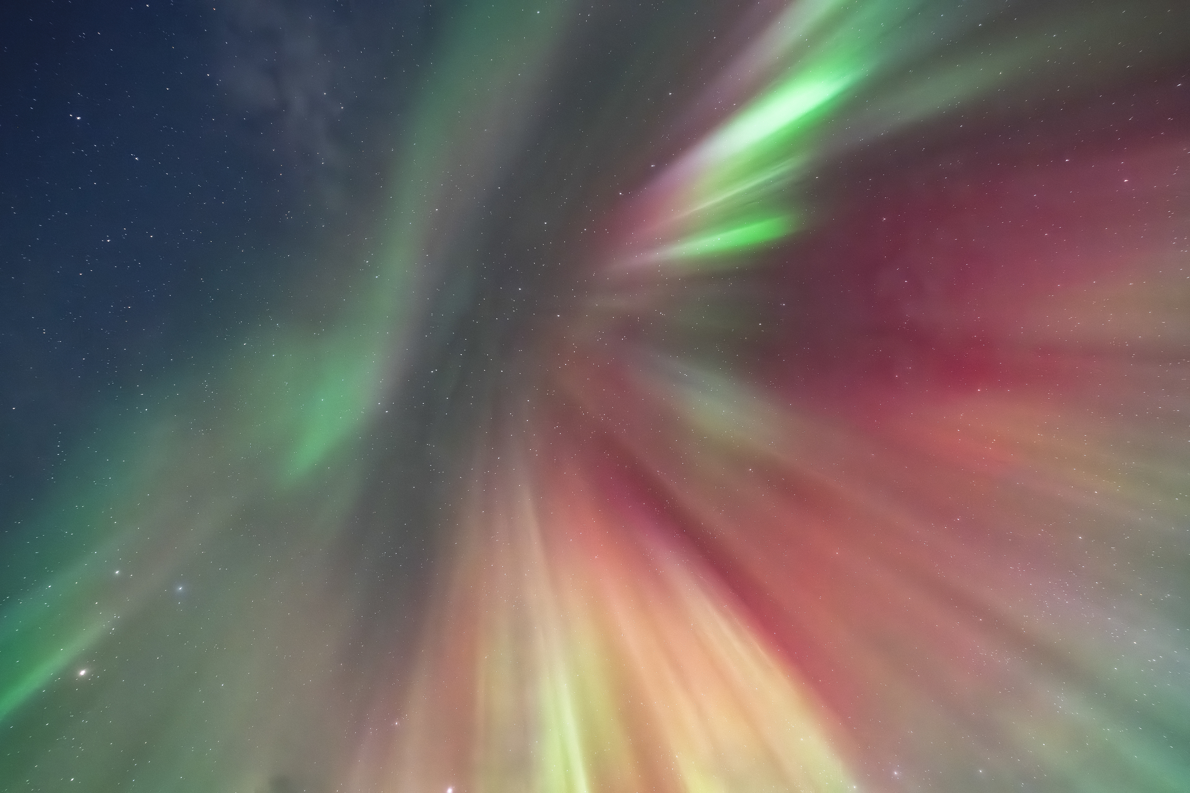 Substorm-Explosion im Zenit, Schweden (23.-24.02.2025)