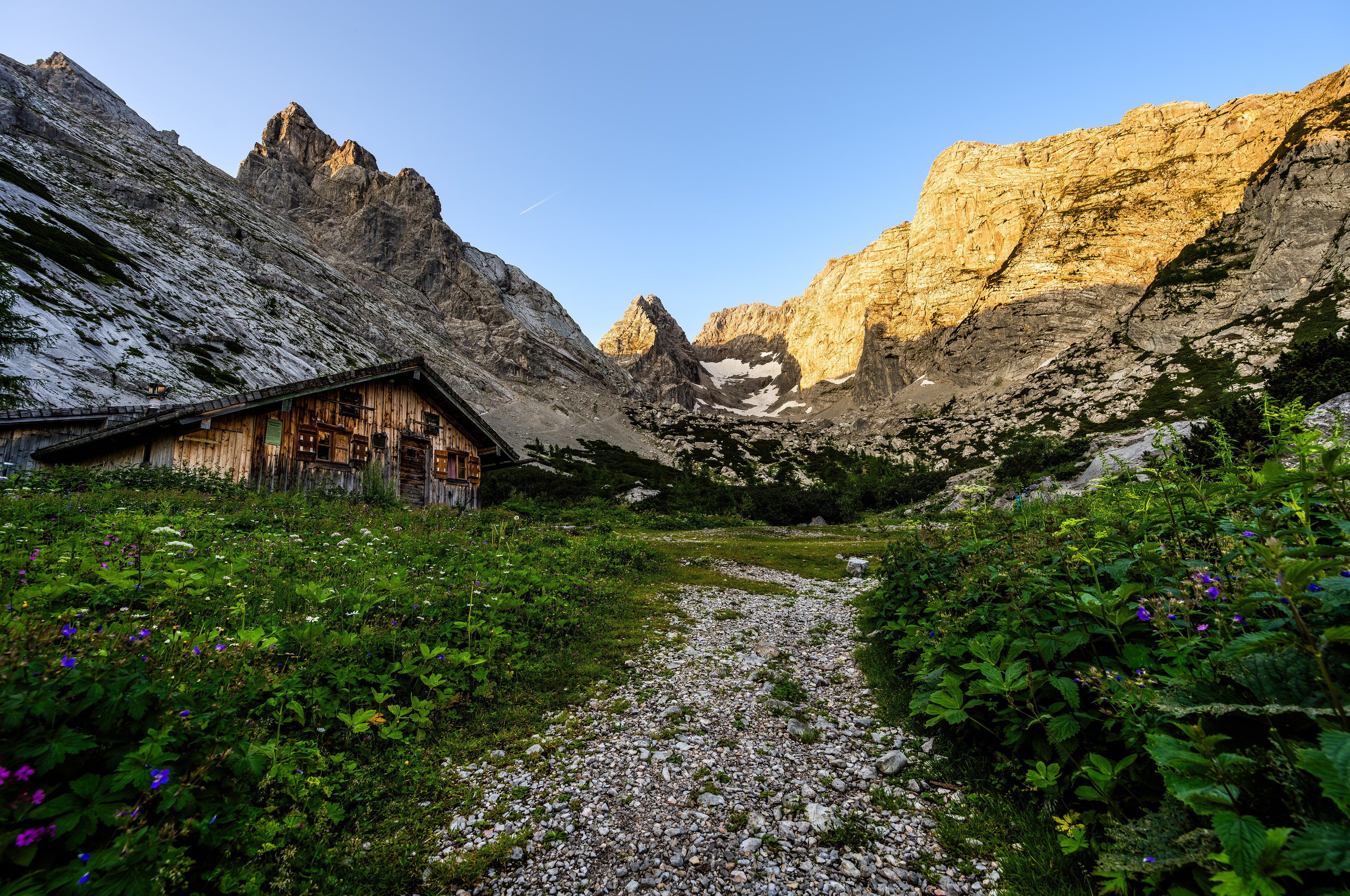 Alpenglühen zu Sonnenaufgang am Hochkalter, Berchtesgadener Alpen (D) - 11.07.2021)
