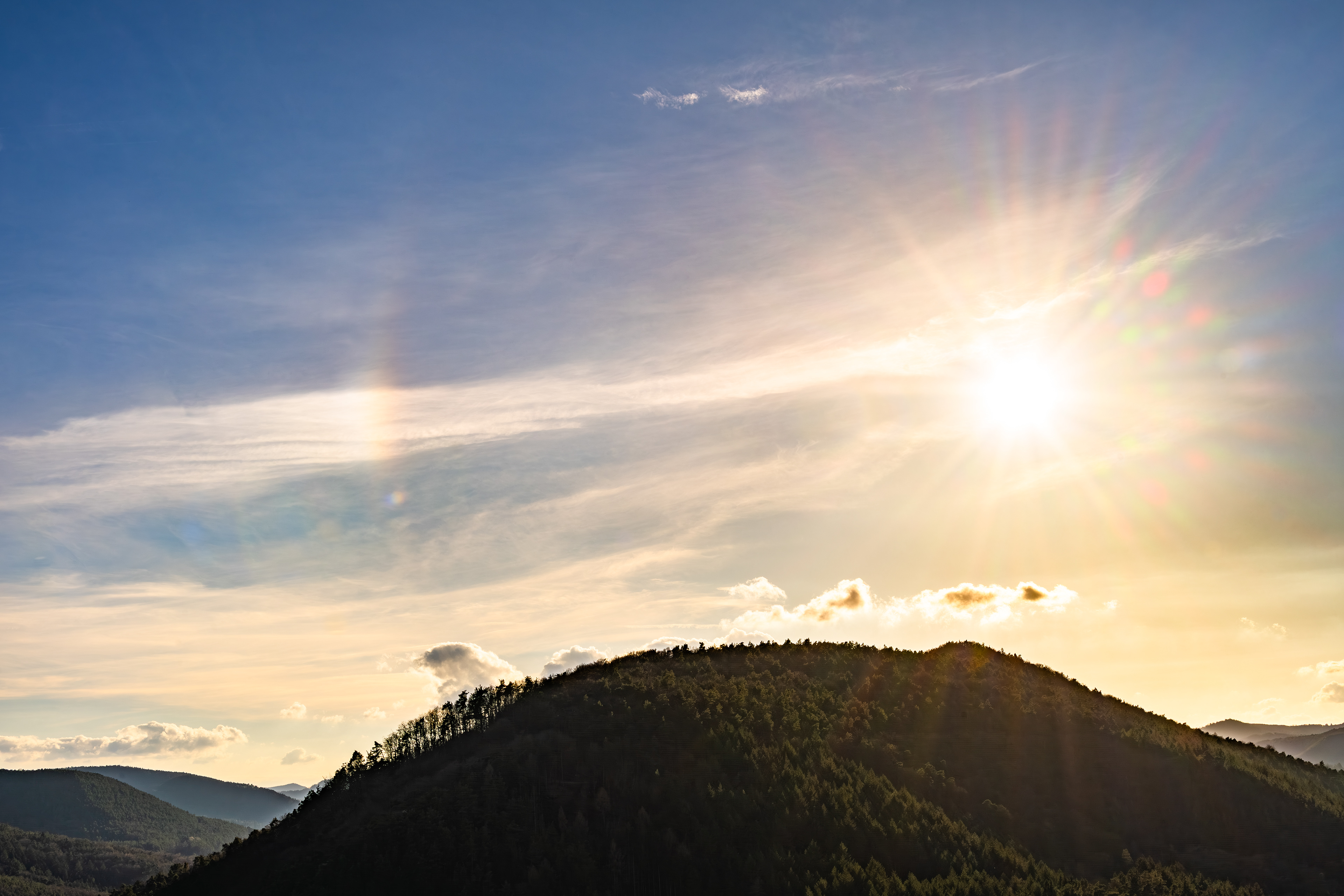 Linke Nebensonne an Cirrus Wolke, Pfälzerwald (D) - 17.02.2024