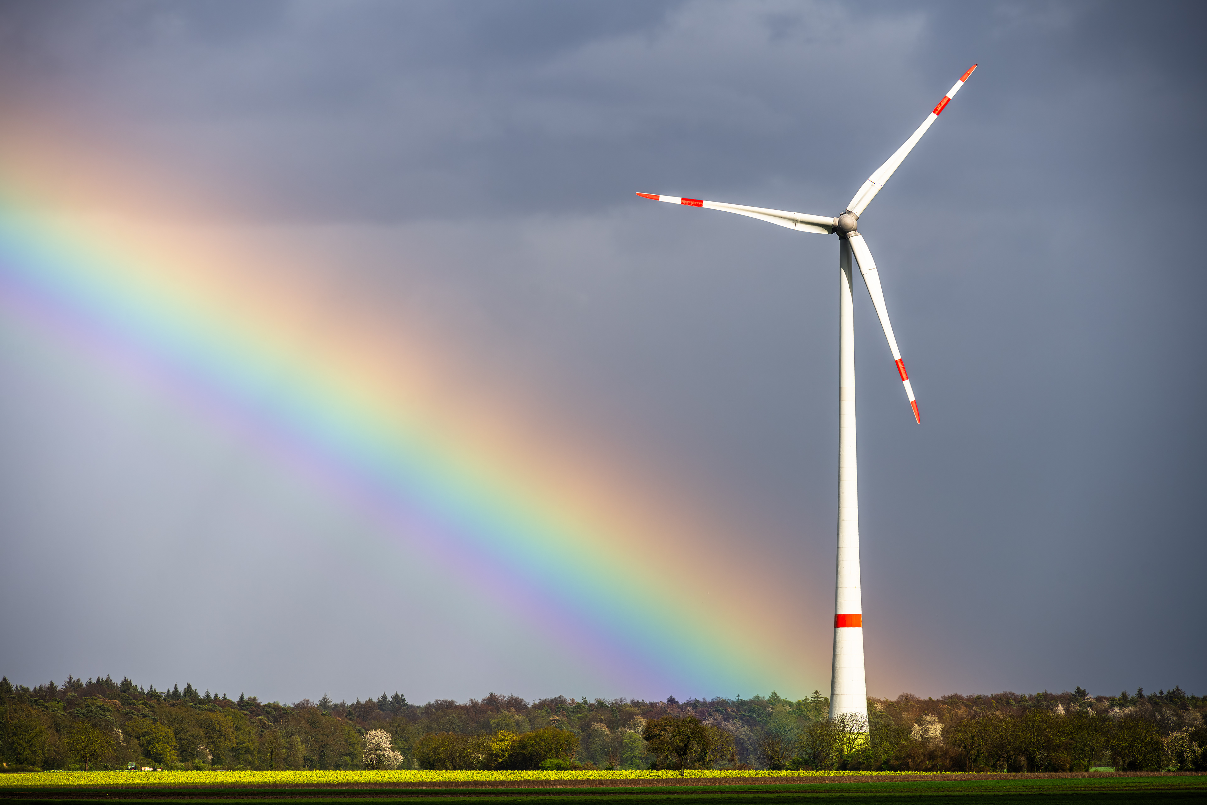 Regenbogen am Windrad, RLP (D) - 04.04.2024