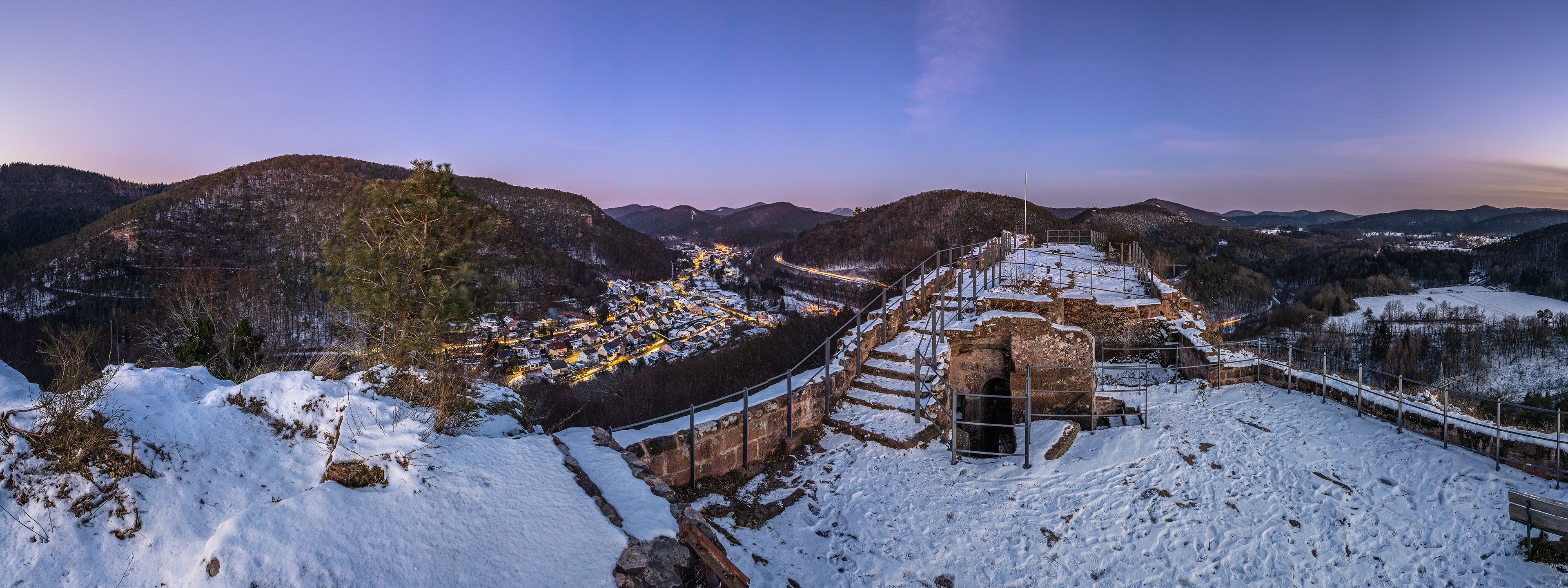 Abenddämmerung über Ruine Falkenburg, Pfälzerwald (D) - 12.02.2021