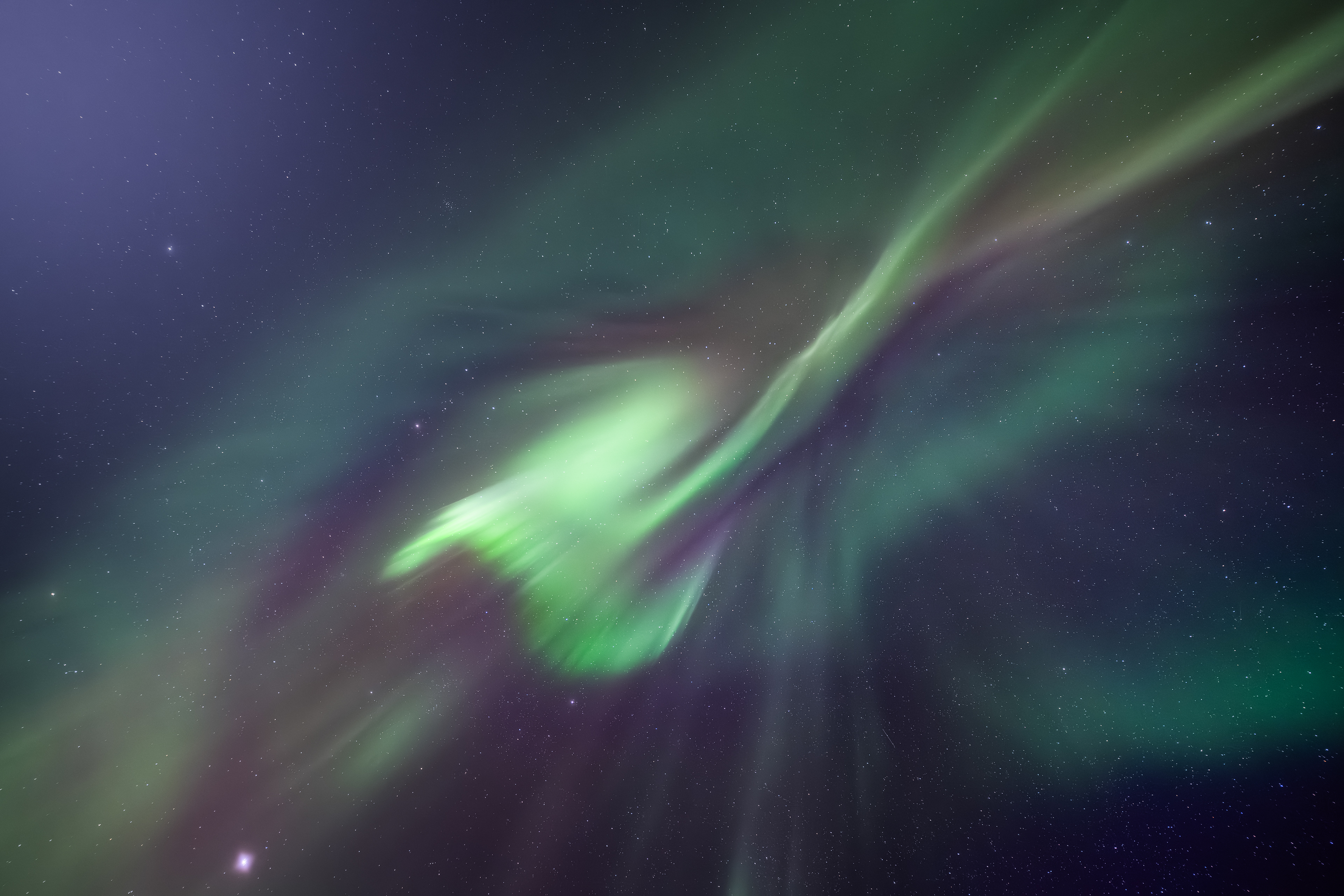 Substorm-Explosion im Zenit, Schweden (21.-22.02.2025)