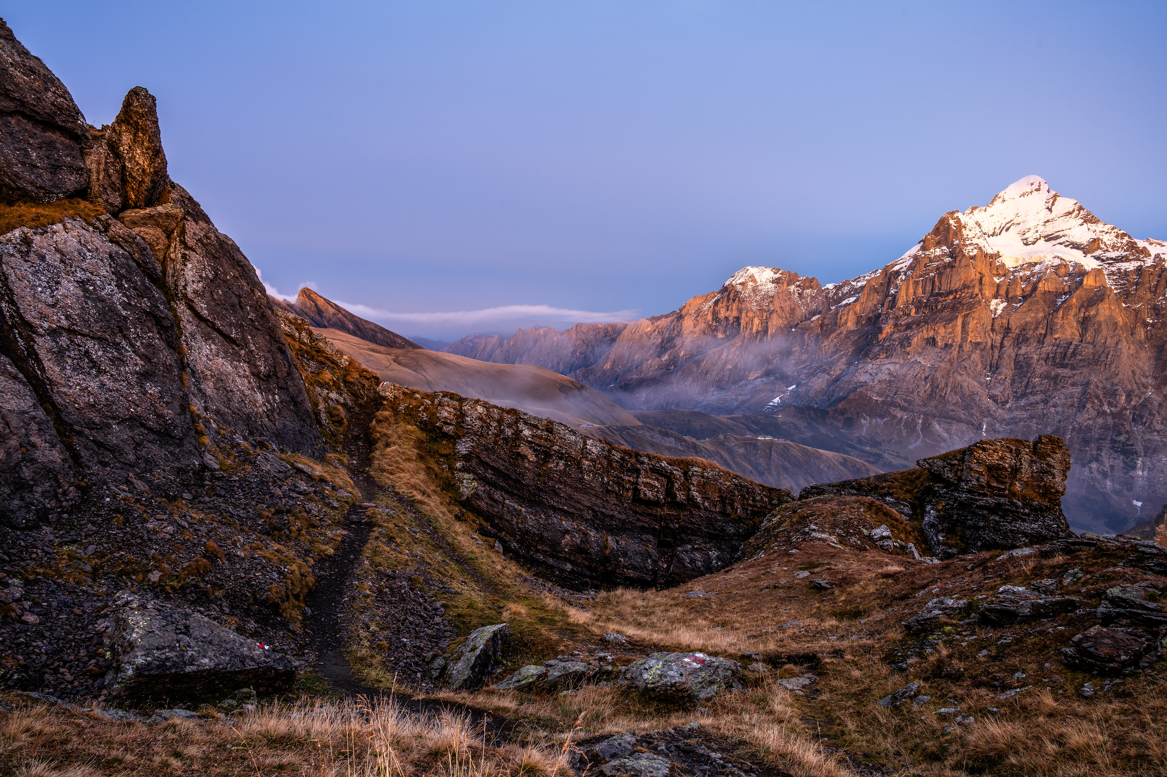 Abenddämmerung in den Berner Alpen (CH) - 19.10.2024